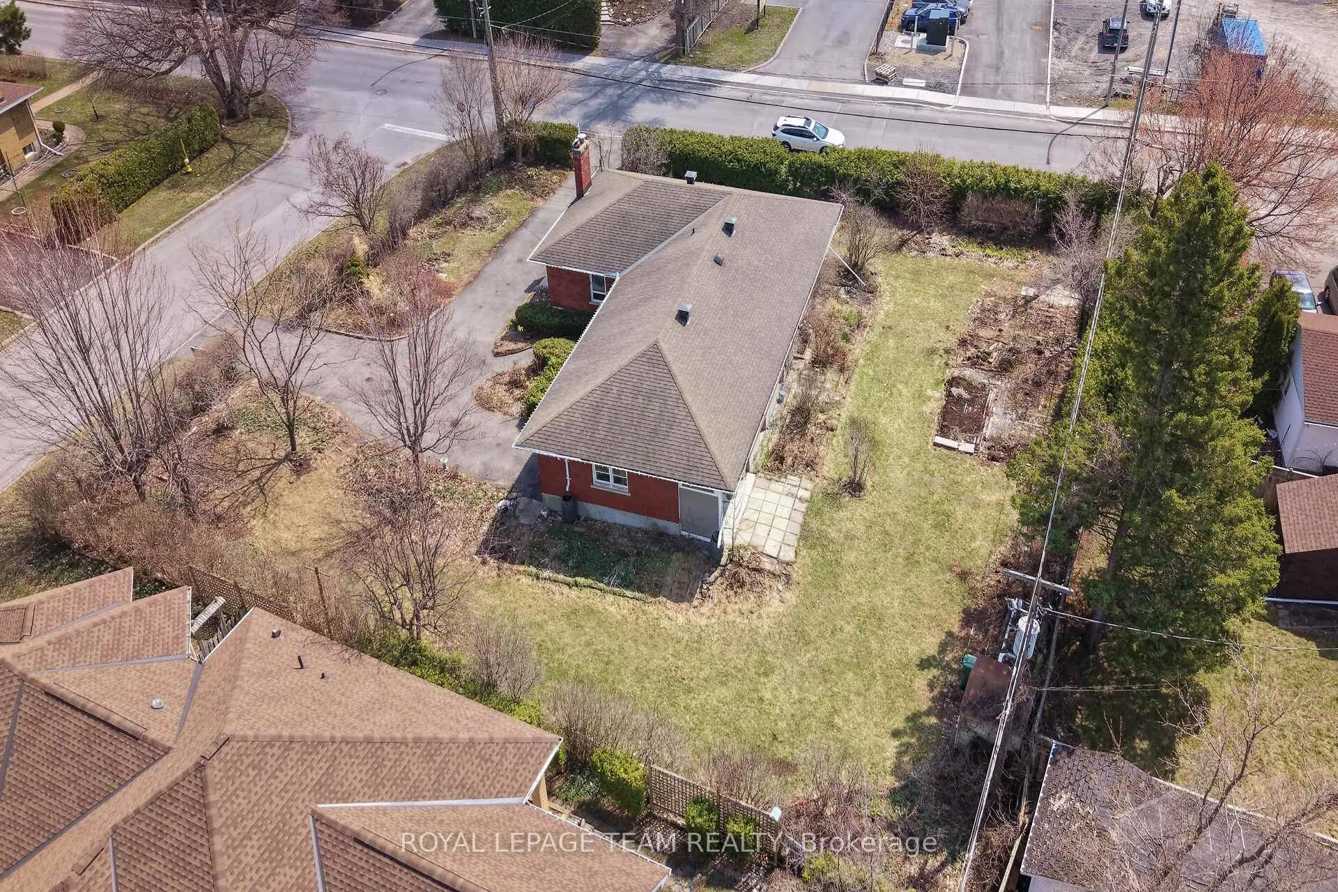 Photo 9 of 45 Capilano Drive, Ottawa, City View/Skyline/Fisher Heights/Parkwood Hills — HOMEH