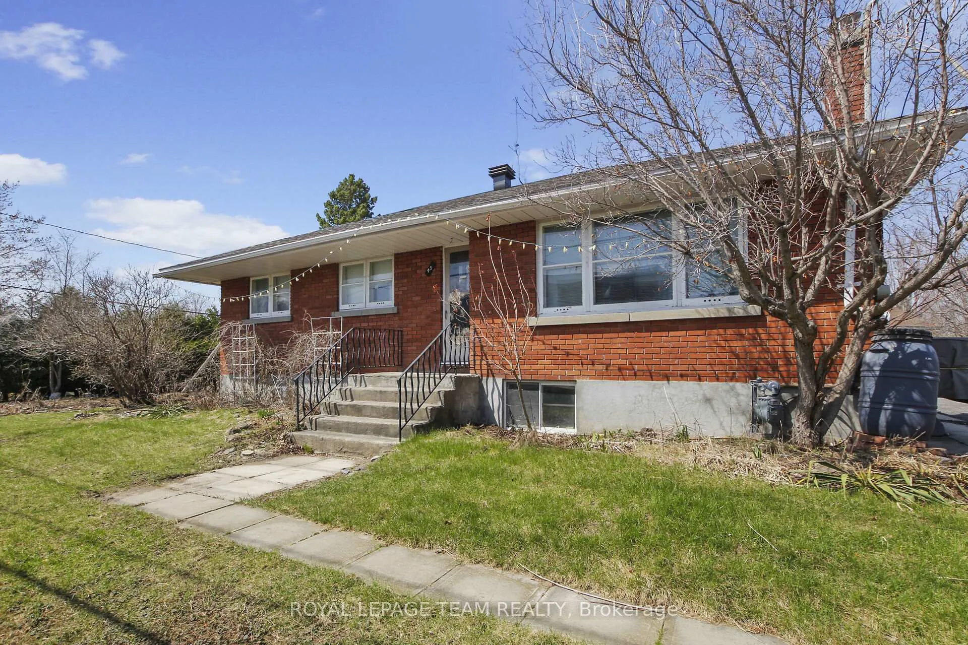 Photo 15 of 45 Capilano Drive, Ottawa, City View/Skyline/Fisher Heights/Parkwood Hills — HOMEH