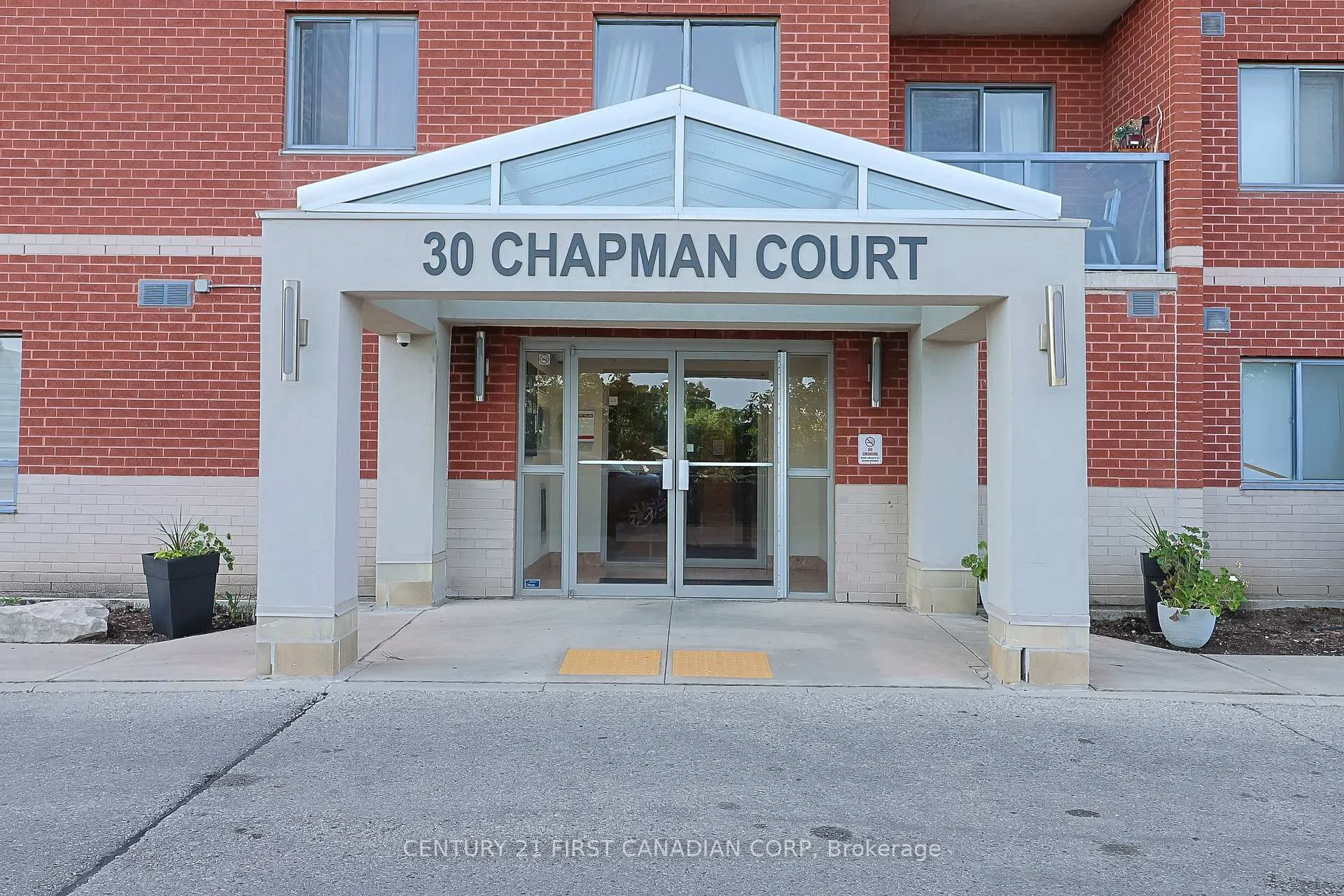 Photo 2 of Unit 1001, 30 Chapman Court, London, North I — HOMEH