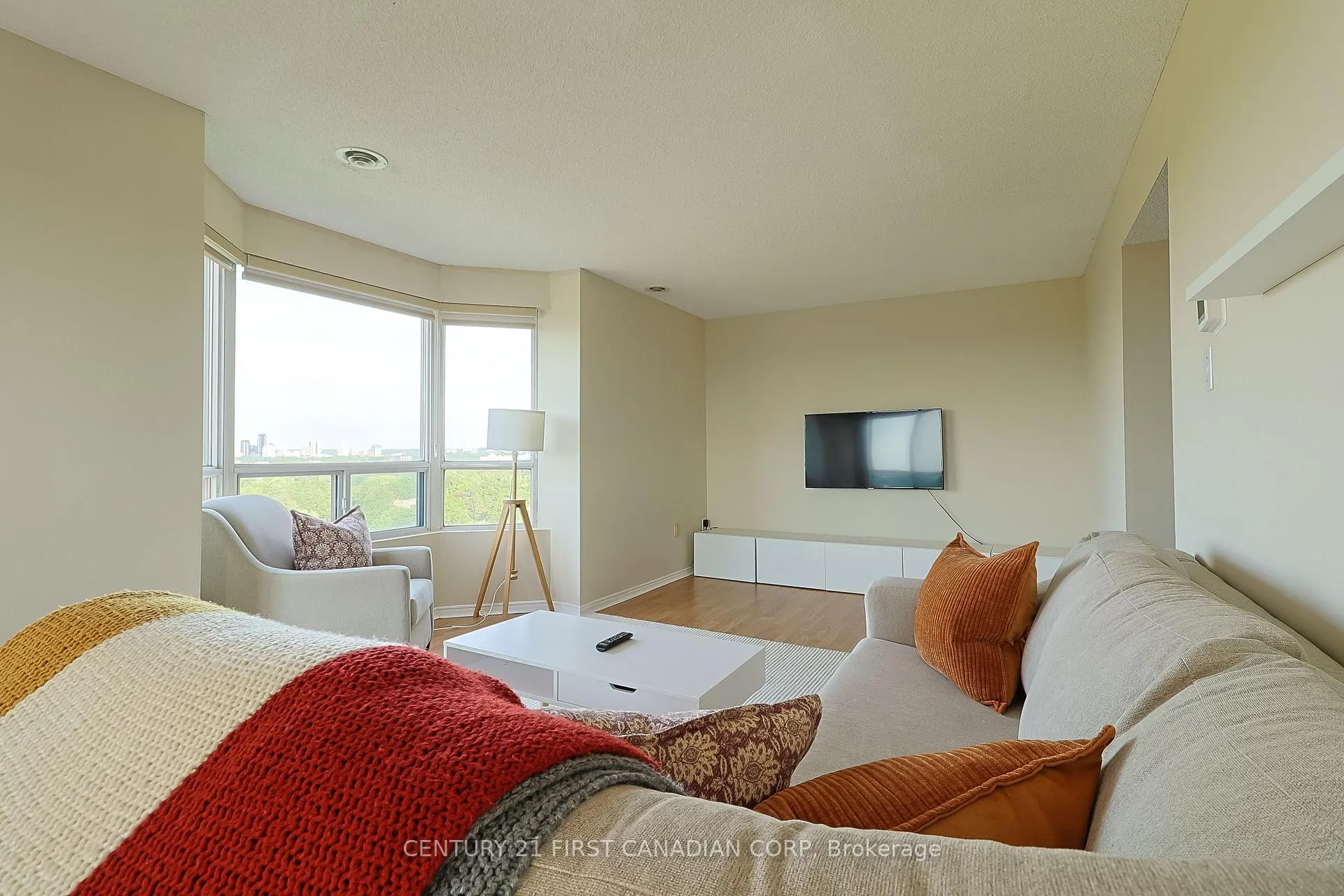 Photo 8 of Unit 1001, 30 Chapman Court, London, North I — HOMEH