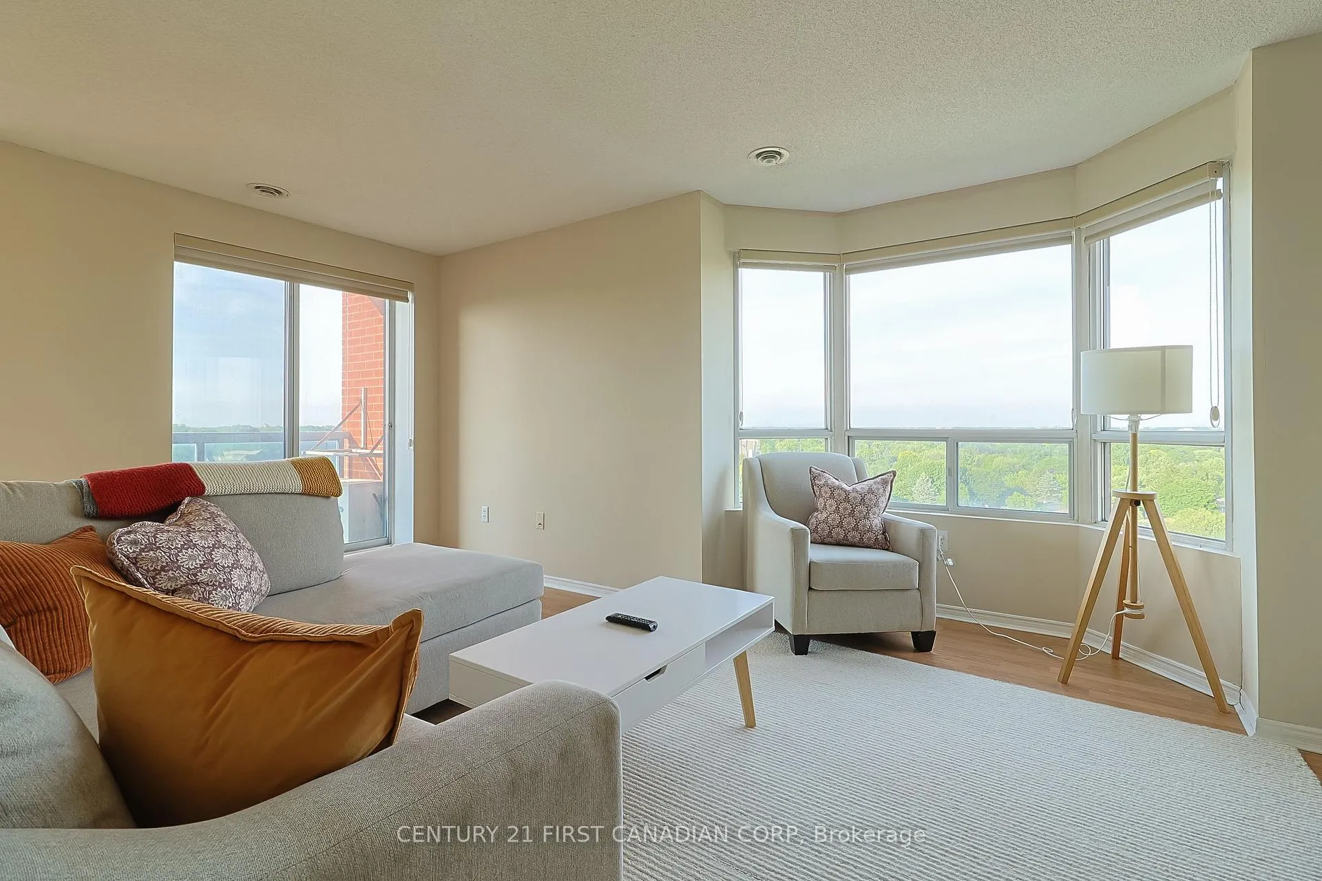 Photo 11 of Unit 1001, 30 Chapman Court, London, North I — HOMEH