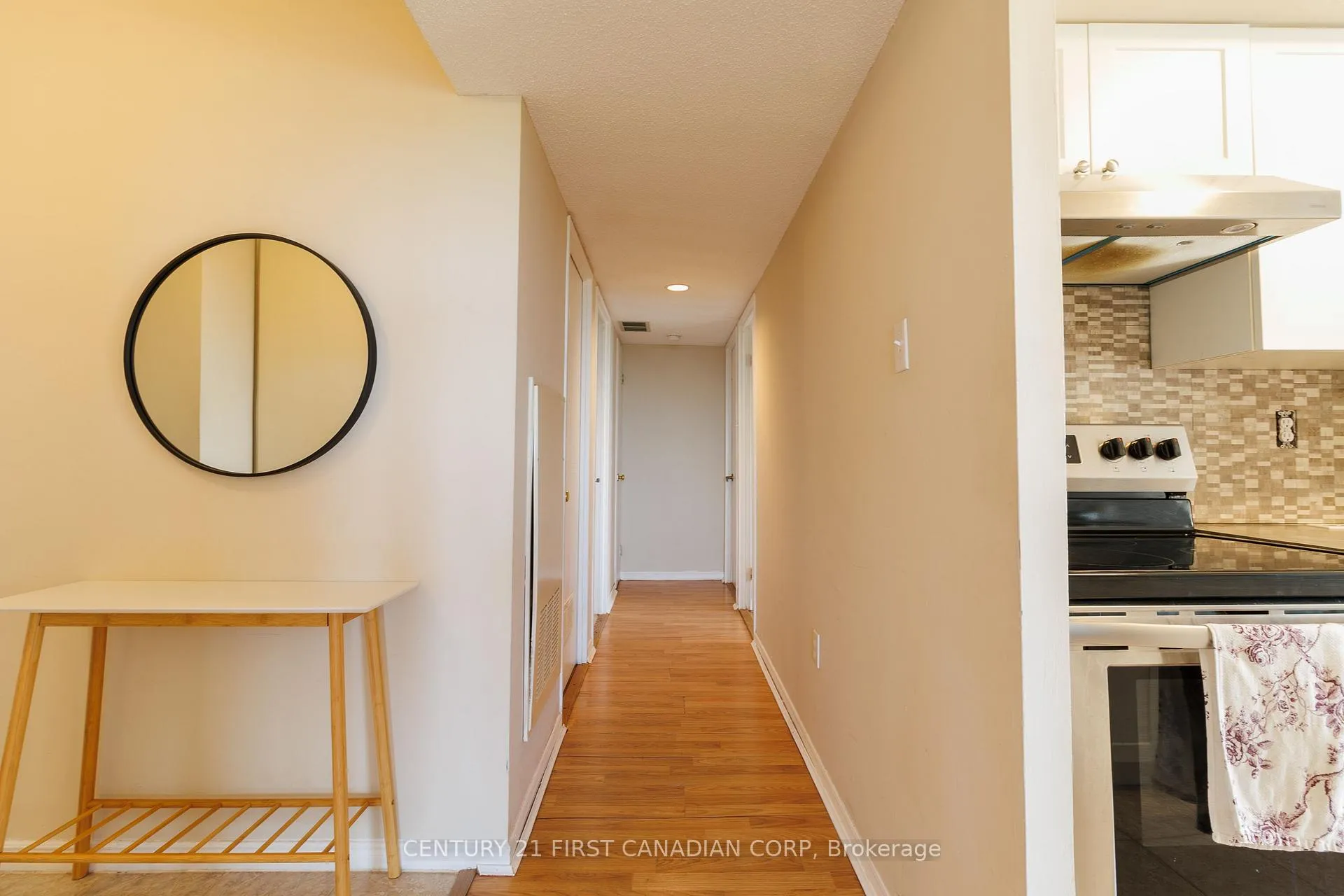 Photo 23 of Unit 1001, 30 Chapman Court, London, North I — HOMEH