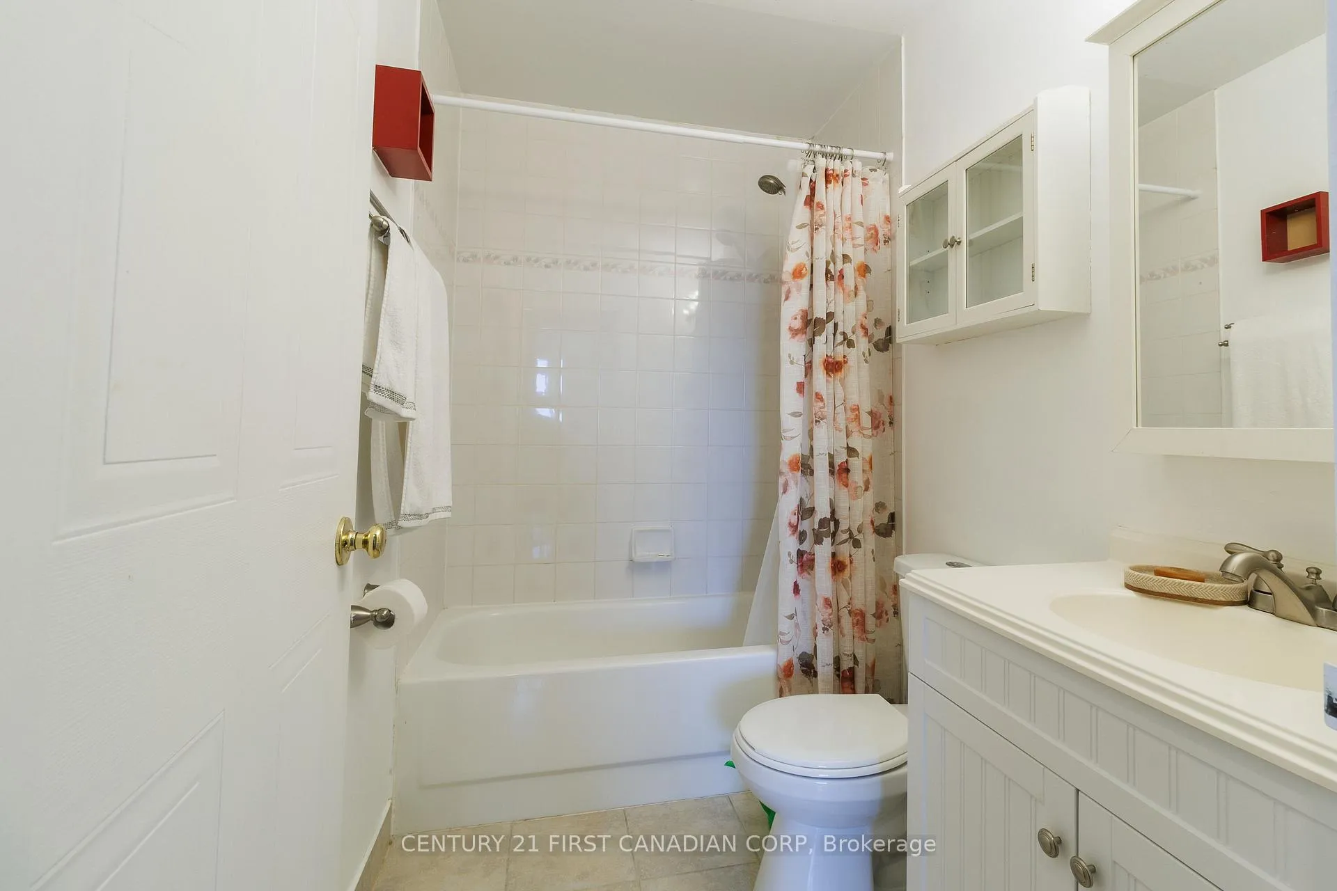 Photo 24 of Unit 1001, 30 Chapman Court, London, North I — HOMEH