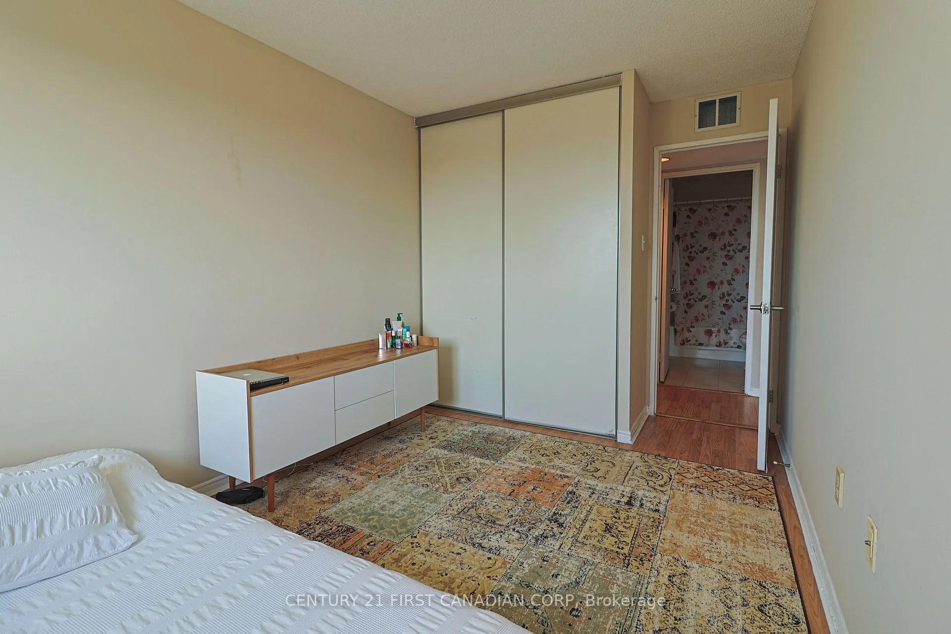 Photo 29 of Unit 1001, 30 Chapman Court, London, North I — HOMEH