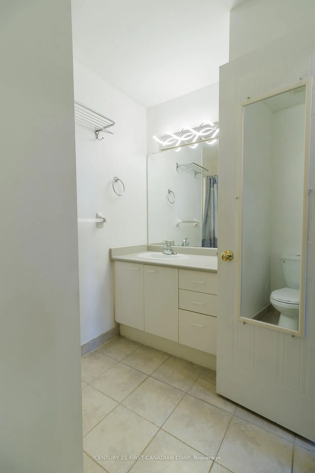 Photo 32 of Unit 1001, 30 Chapman Court, London, North I — HOMEH