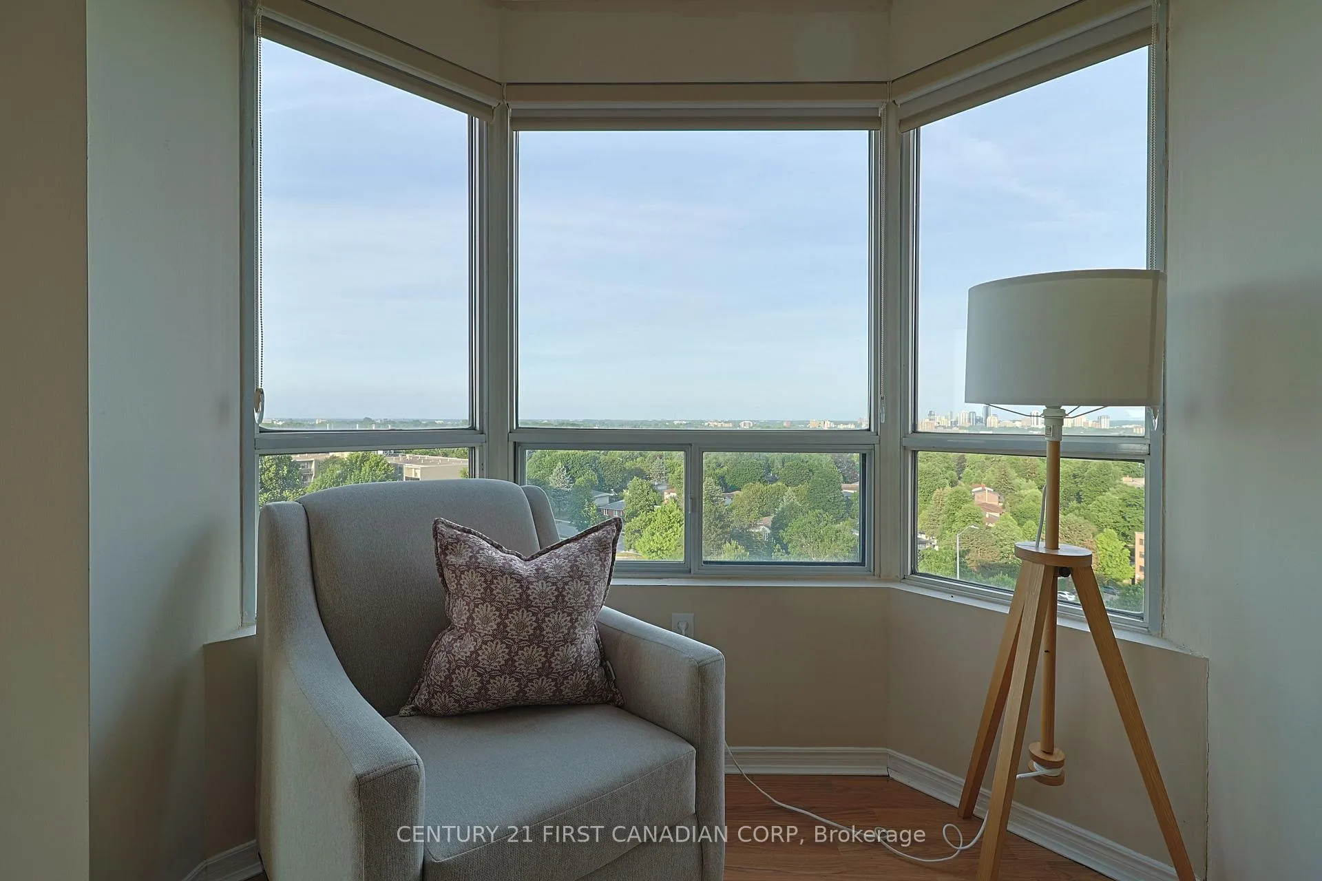 Photo 37 of Unit 1001, 30 Chapman Court, London, North I — HOMEH