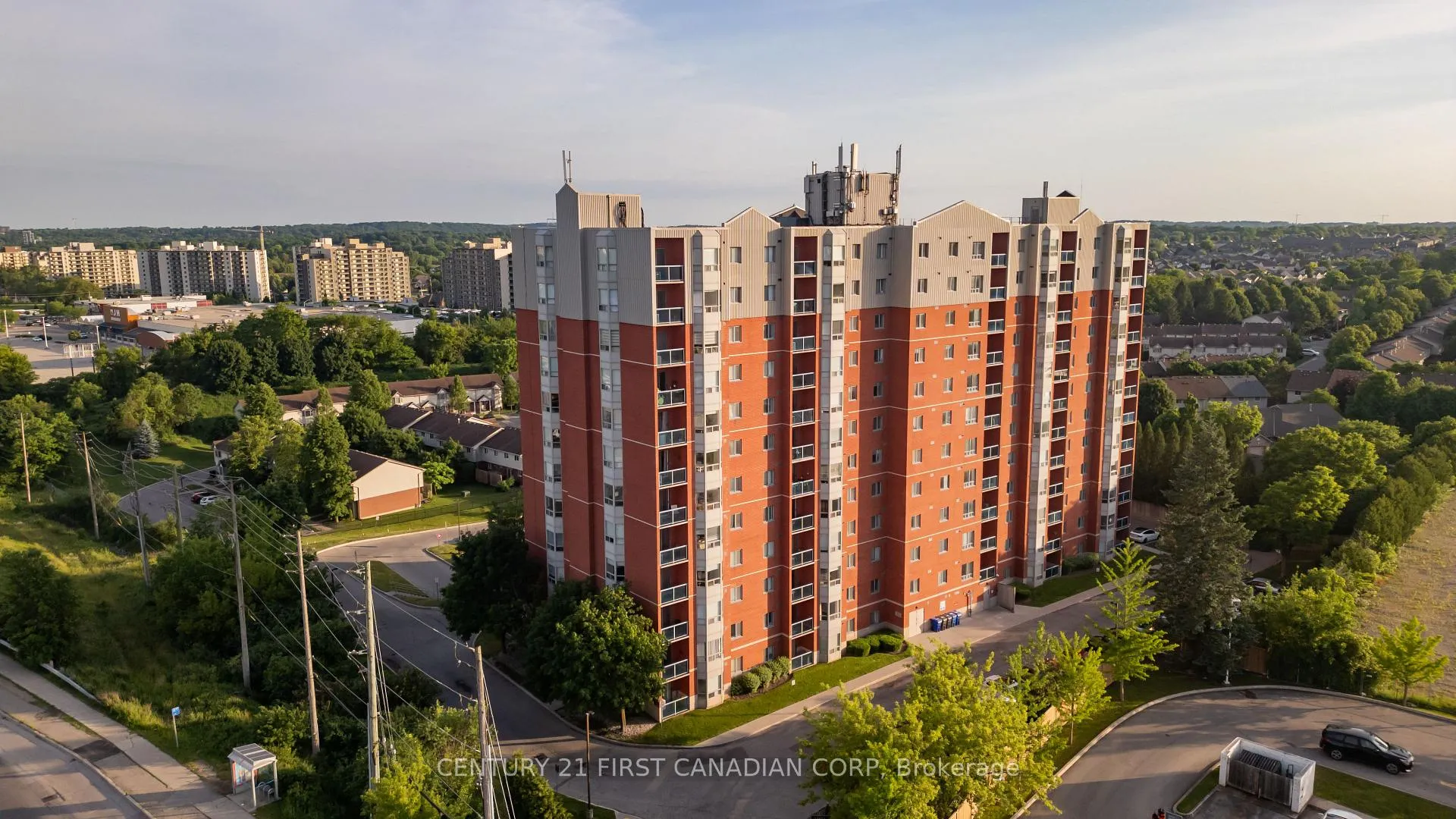 Photo 43 of Unit 1001, 30 Chapman Court, London, North I — HOMEH