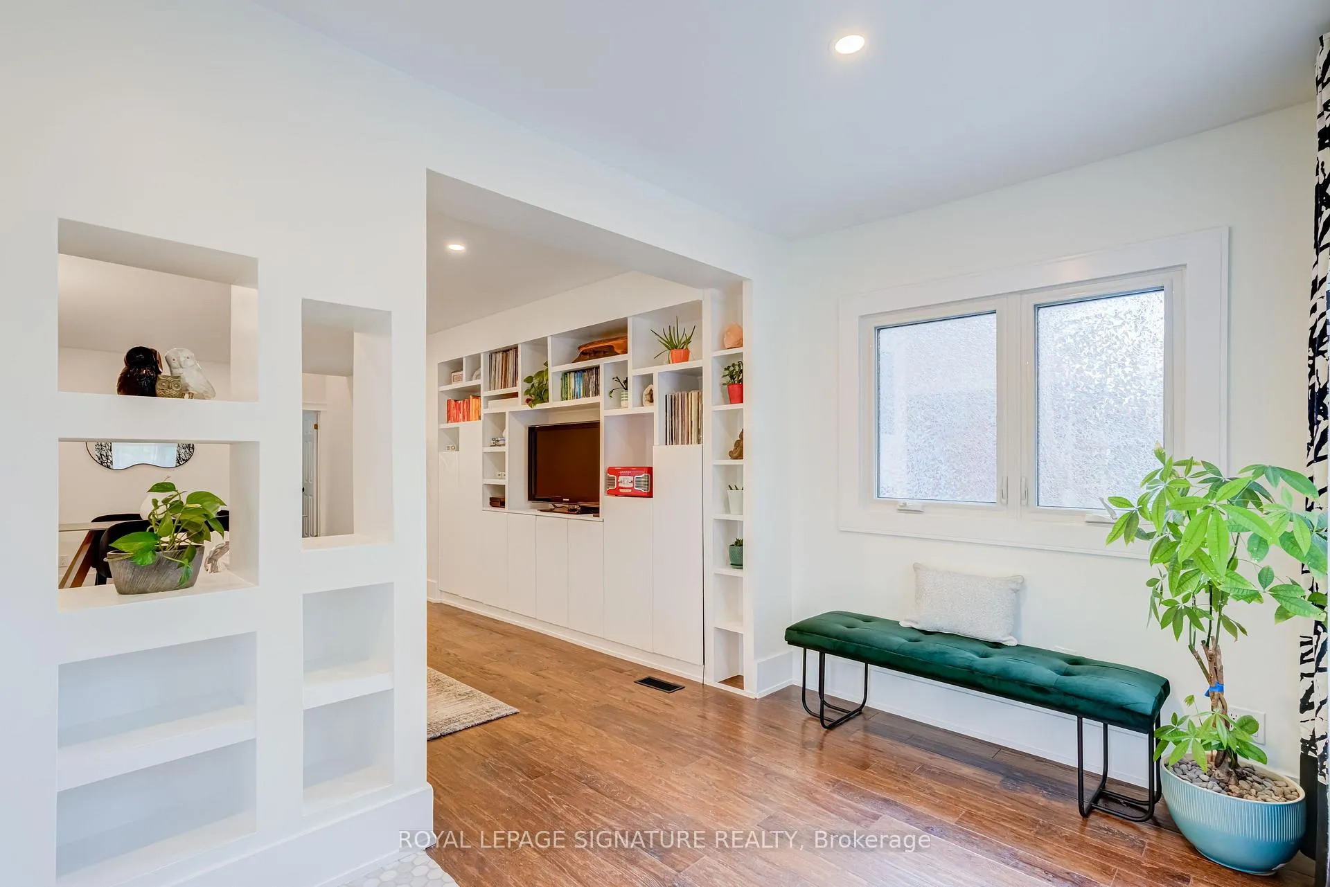 Photo 4 of 176 Barrington Avenue, Toronto, Crescent Town — HOMEH