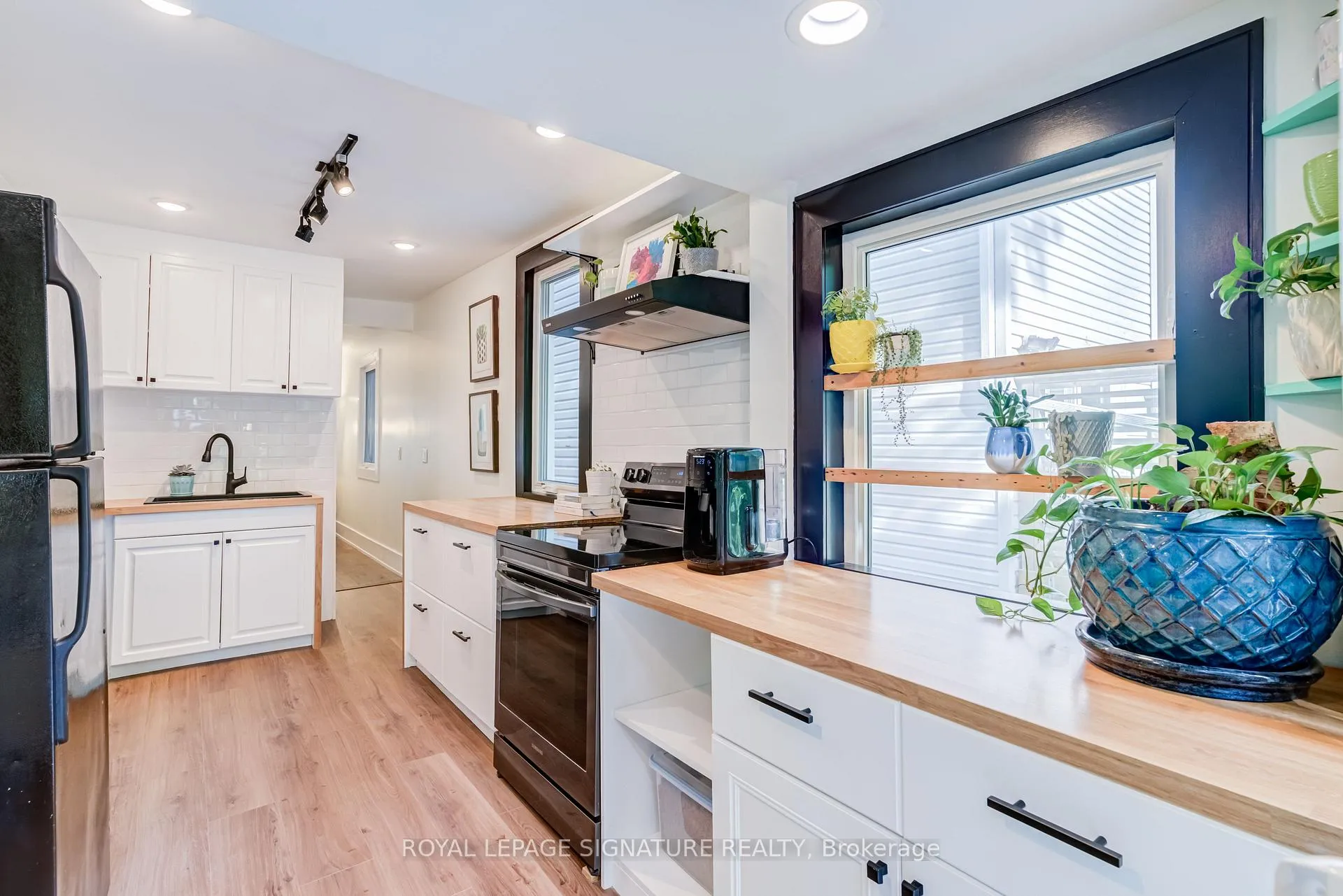 Photo 14 of 176 Barrington Avenue, Toronto, Crescent Town — HOMEH