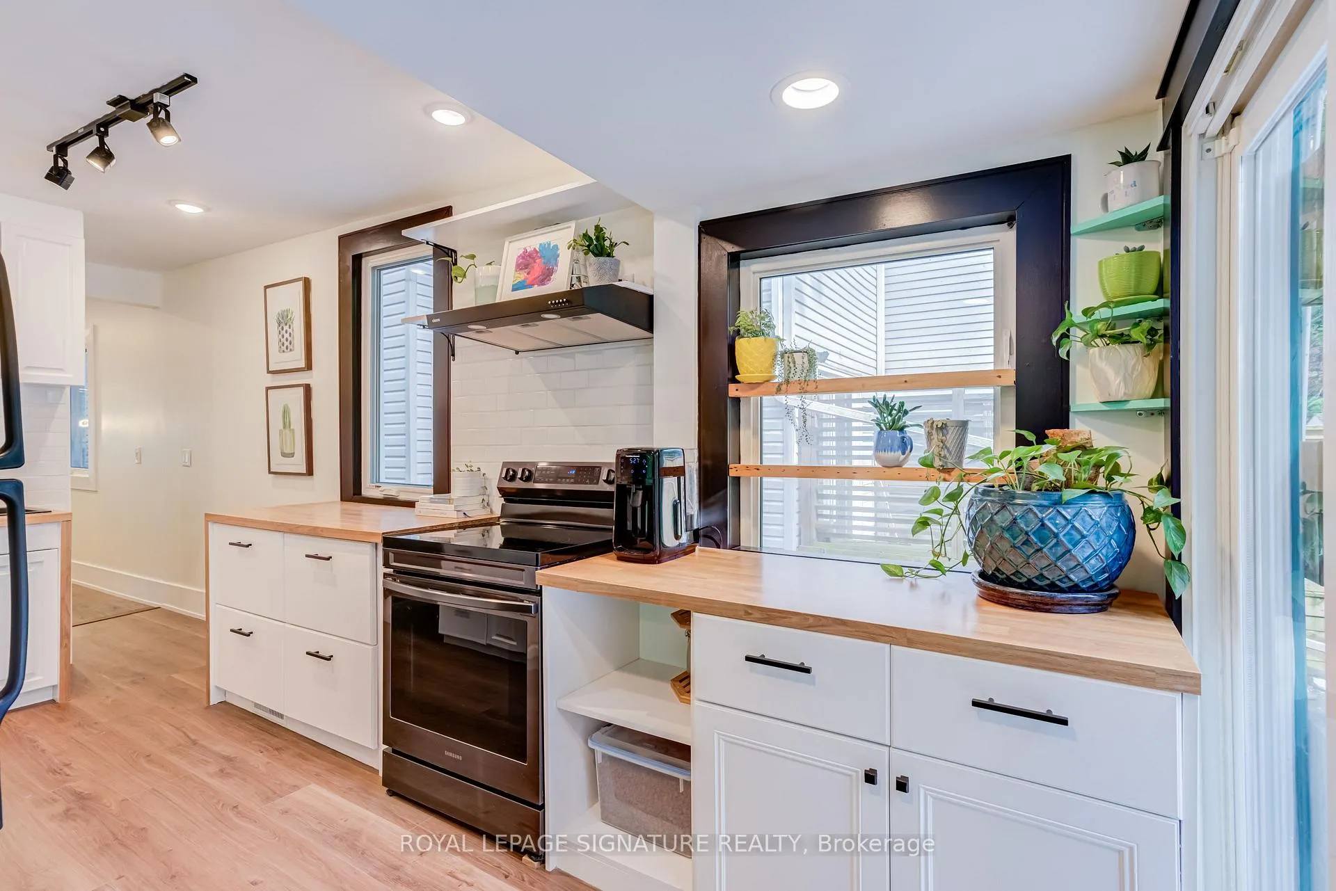 Photo 16 of 176 Barrington Avenue, Toronto, Crescent Town — HOMEH