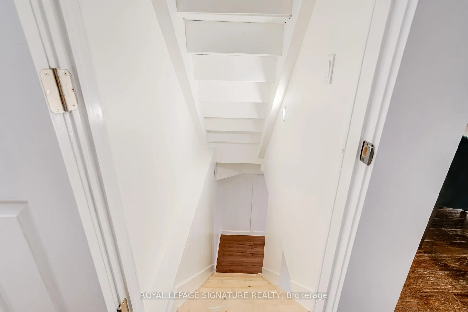 Photo 32 of 176 Barrington Avenue, Toronto, Crescent Town — HOMEH
