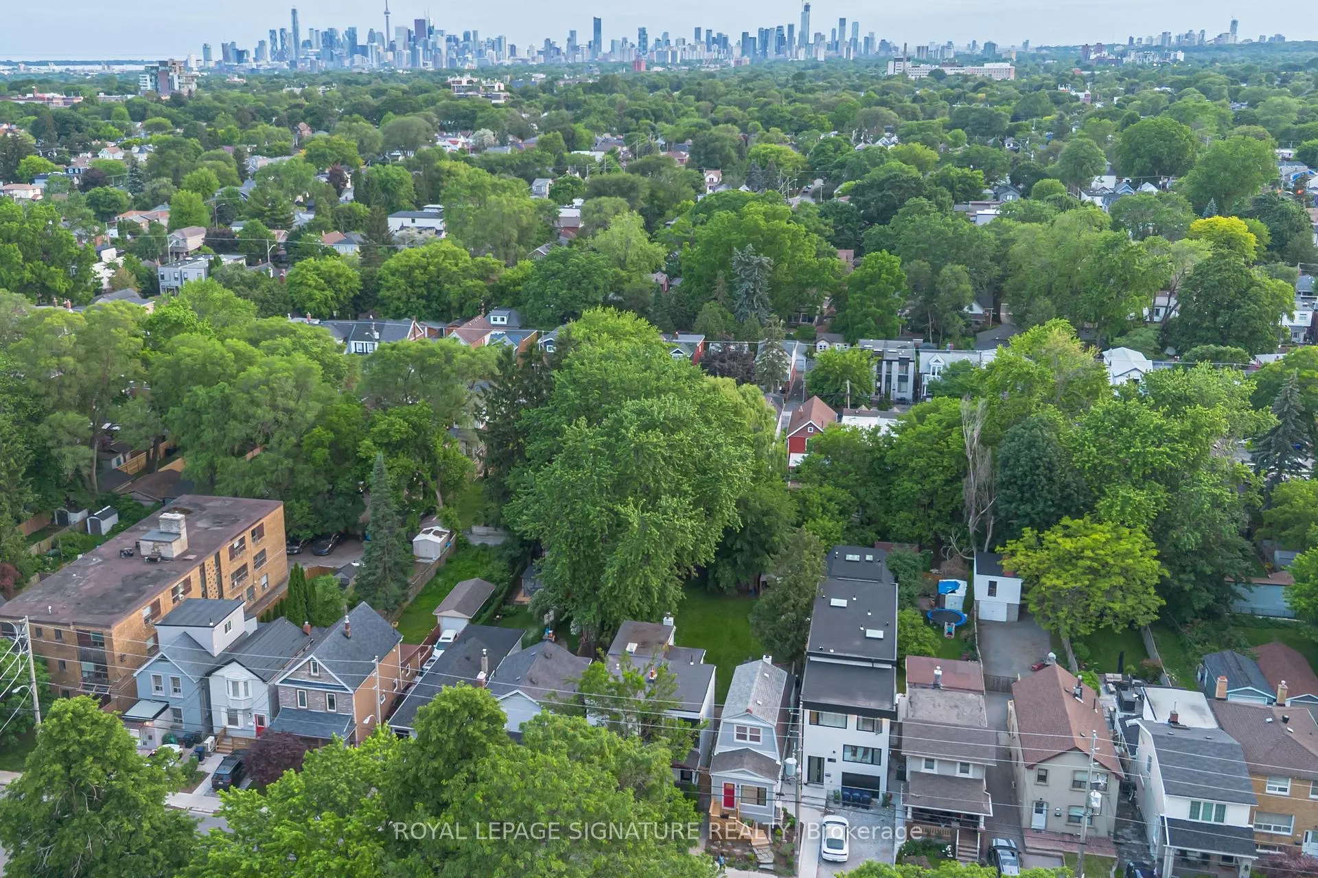 Photo 48 of 176 Barrington Avenue, Toronto, Crescent Town — HOMEH