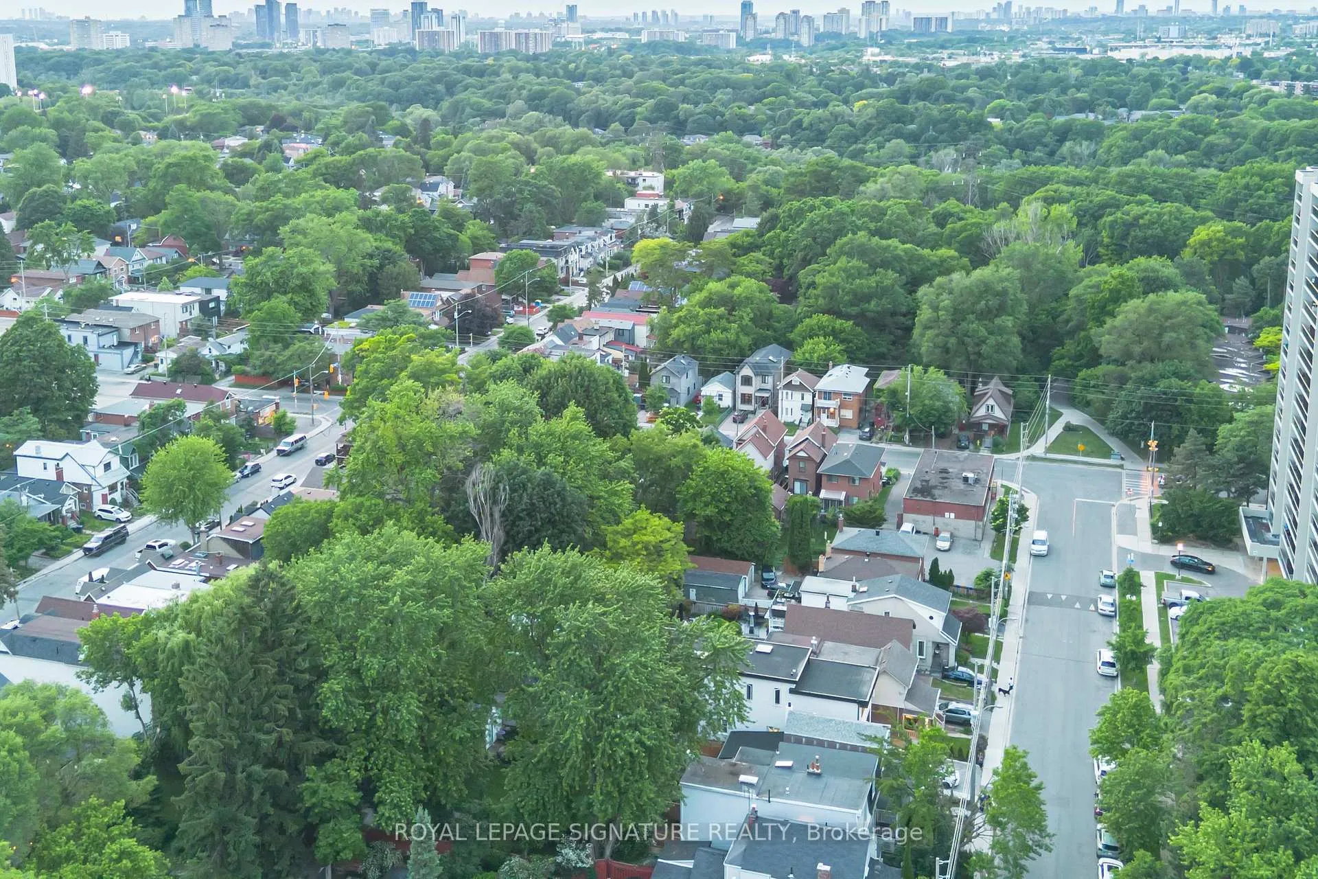 Photo 49 of 176 Barrington Avenue, Toronto, Crescent Town — HOMEH