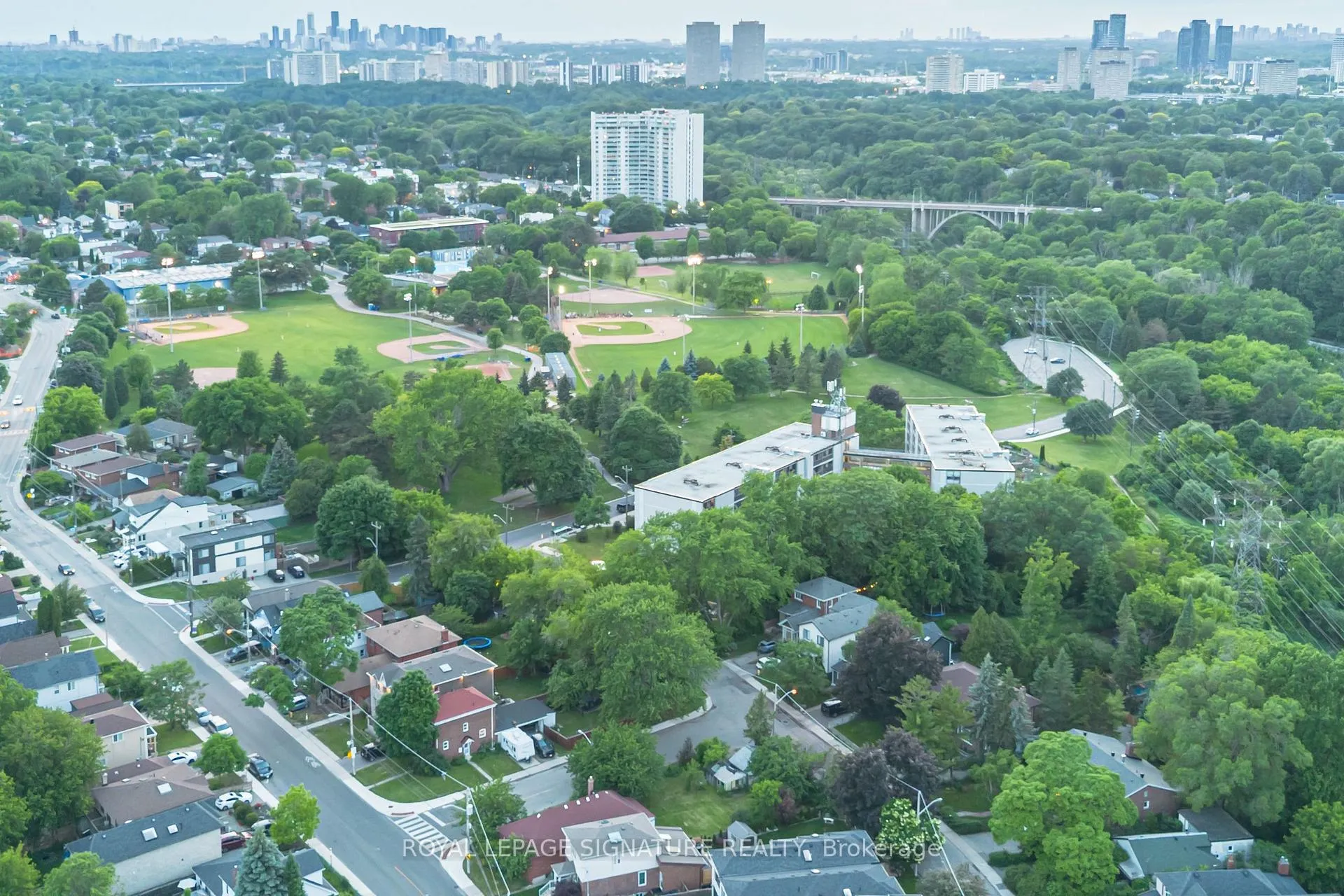 Photo 50 of 176 Barrington Avenue, Toronto, Crescent Town — HOMEH