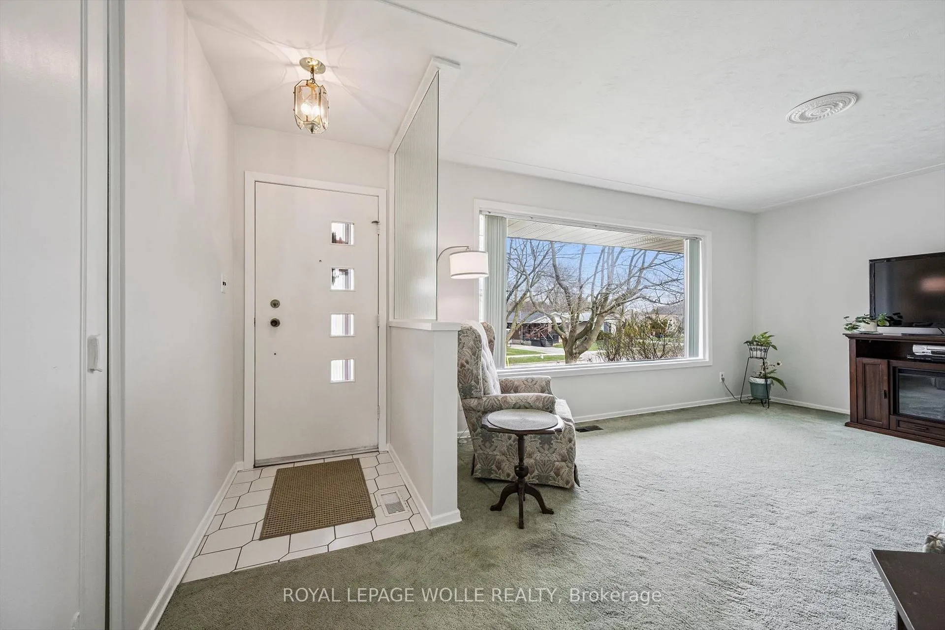 Photo 3 of 106 Ruskview Road, Kitchener — HOMEH