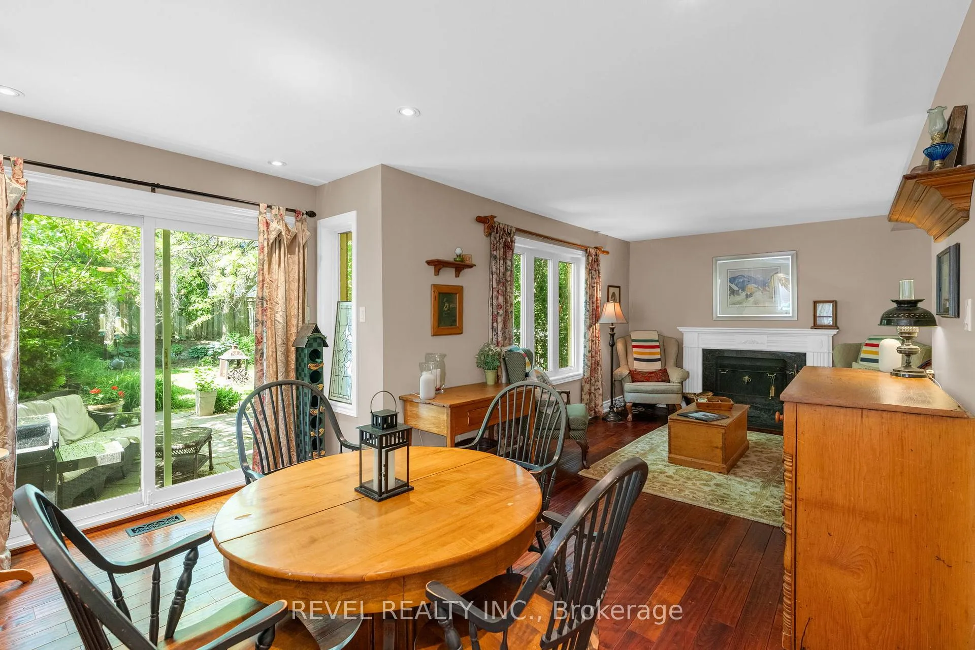 Photo 10 of 33 Falling Brook Drive, Barrie, Bayshore — HOMEH