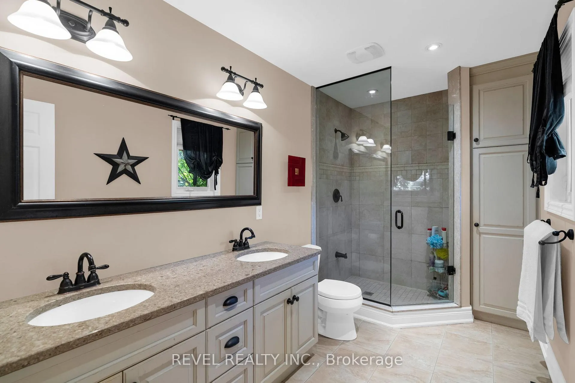 Photo 16 of 33 Falling Brook Drive, Barrie, Bayshore — HOMEH