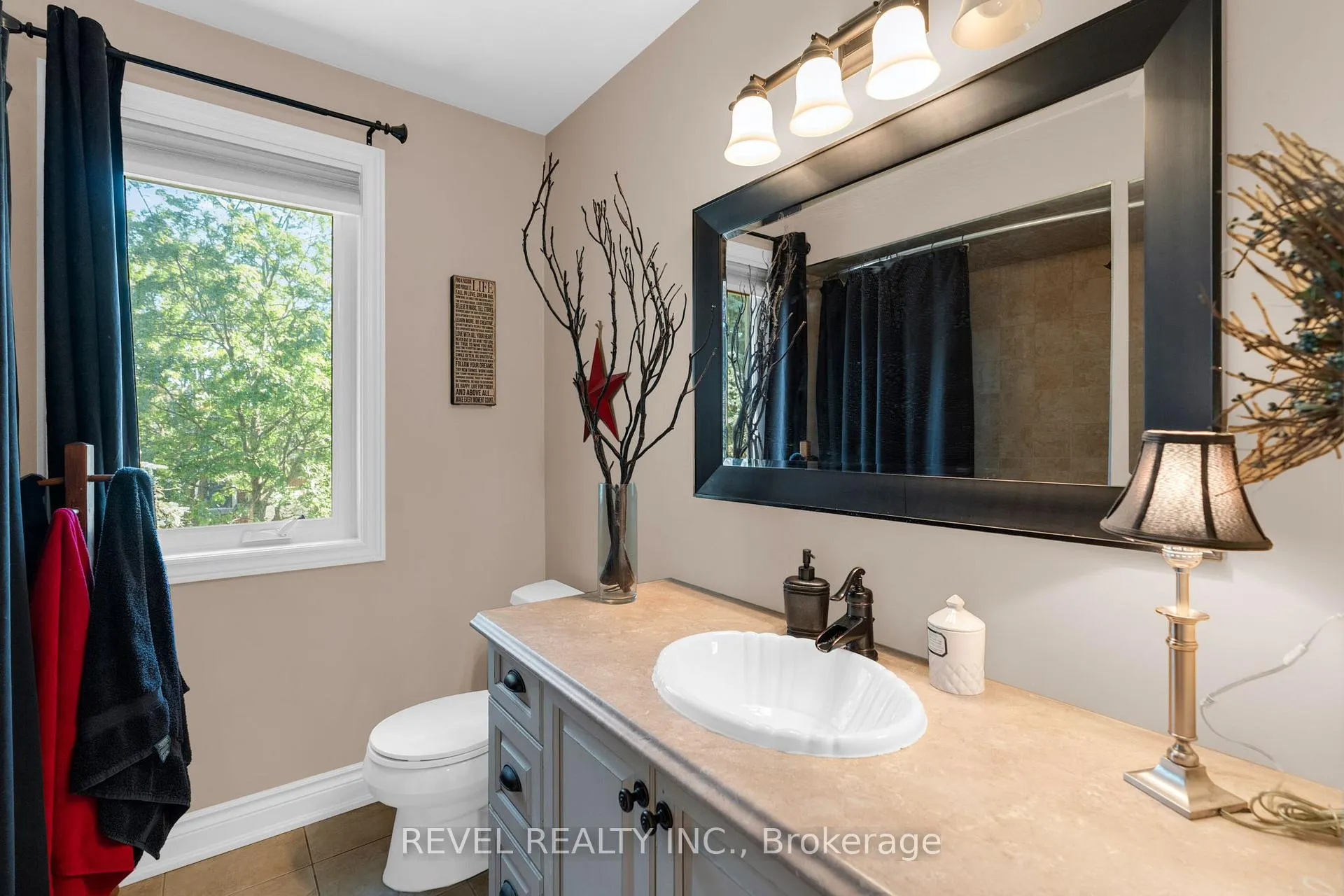 Photo 20 of 33 Falling Brook Drive, Barrie, Bayshore — HOMEH