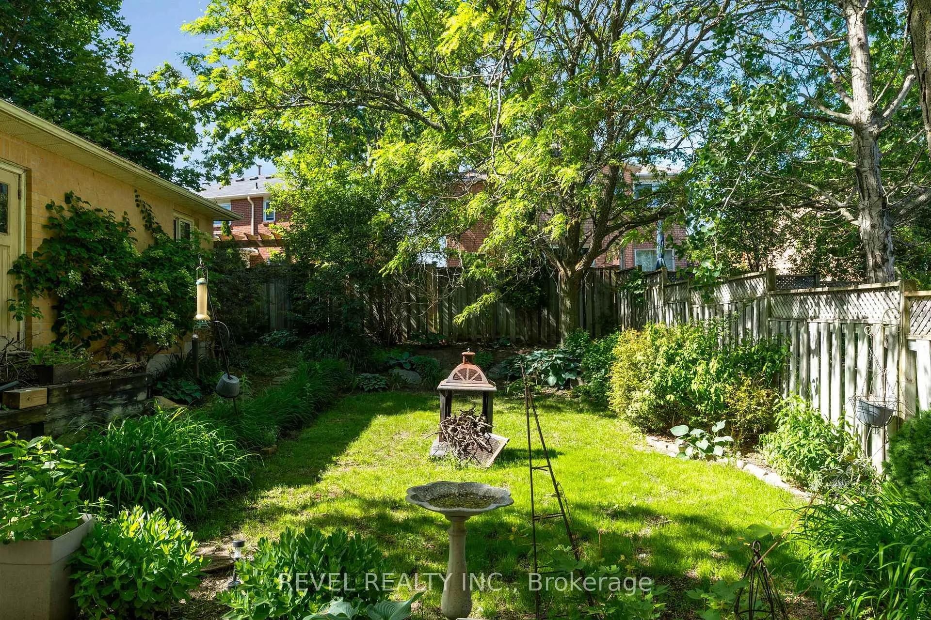 Photo 28 of 33 Falling Brook Drive, Barrie, Bayshore — HOMEH