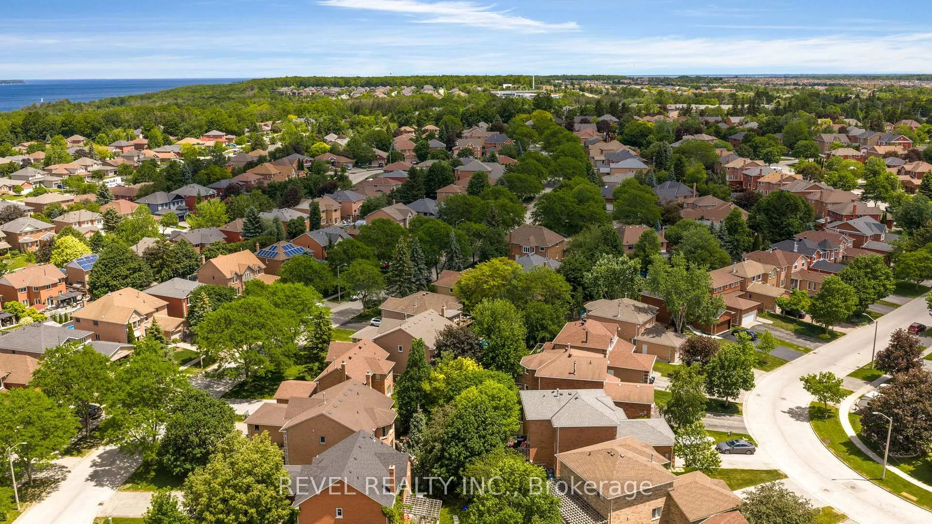 Photo 34 of 33 Falling Brook Drive, Barrie, Bayshore — HOMEH