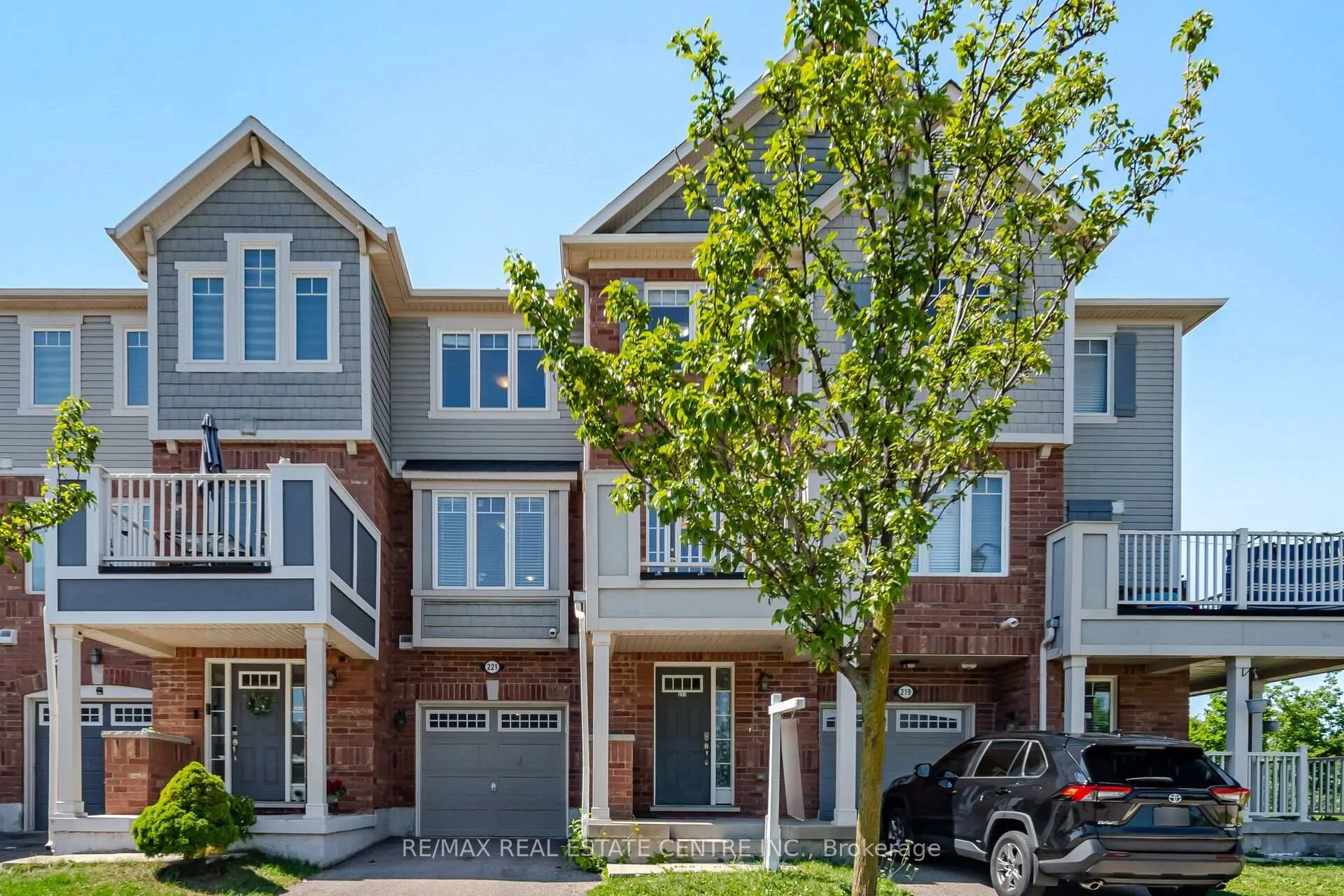 Front of 221 Slingsby Landing
