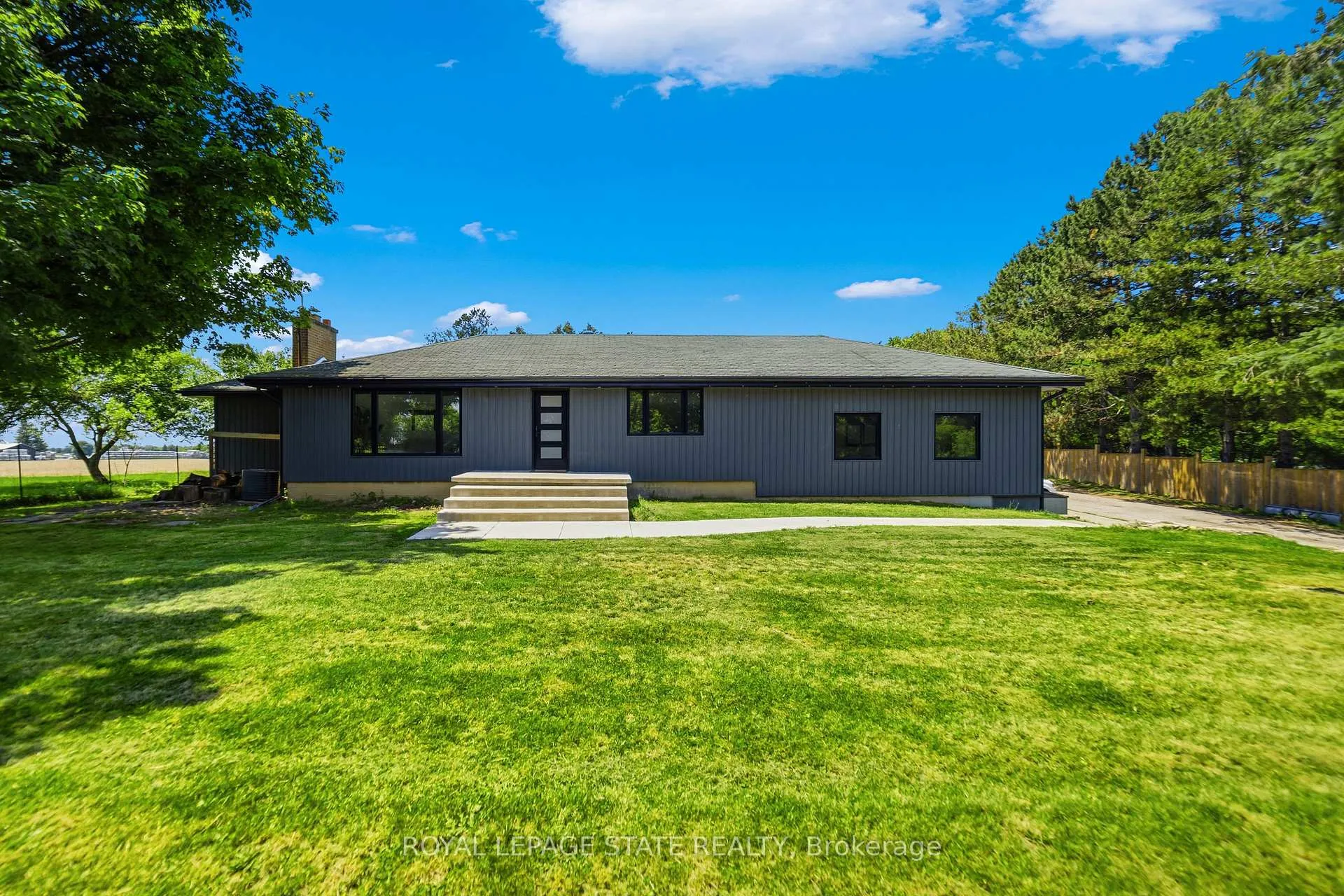 Photo 1 of 424 52 Highway S, Hamilton, Rural Ancaster — HOMEH