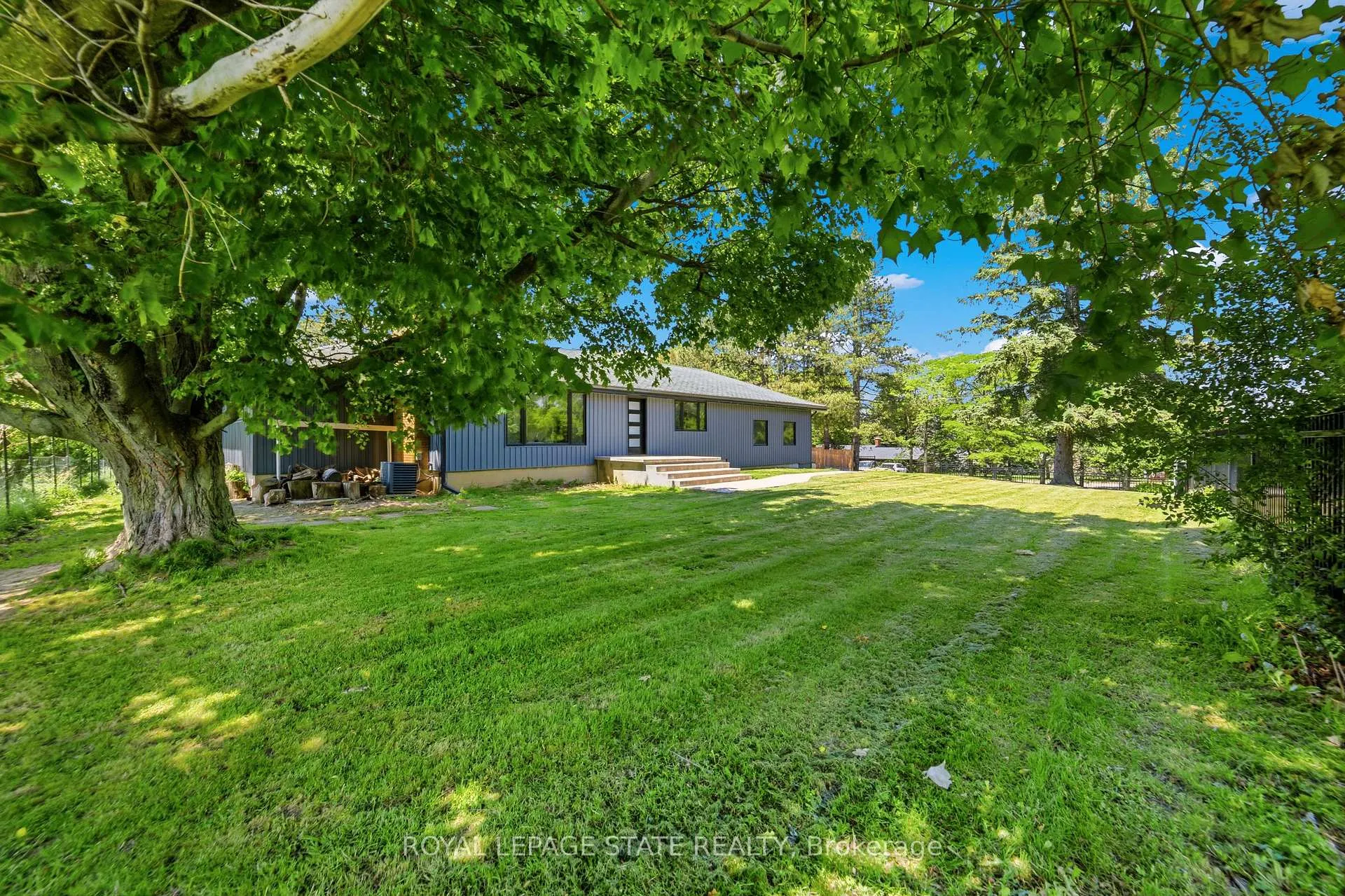 Photo 3 of 424 52 Highway S, Hamilton, Rural Ancaster — HOMEH