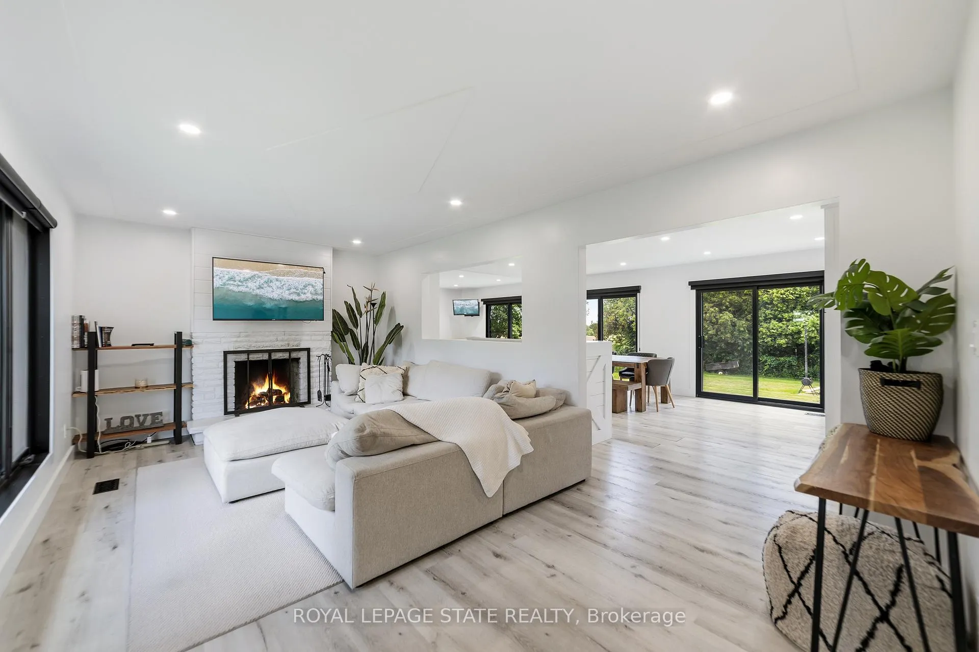 Photo 4 of 424 52 Highway S, Hamilton, Rural Ancaster — HOMEH