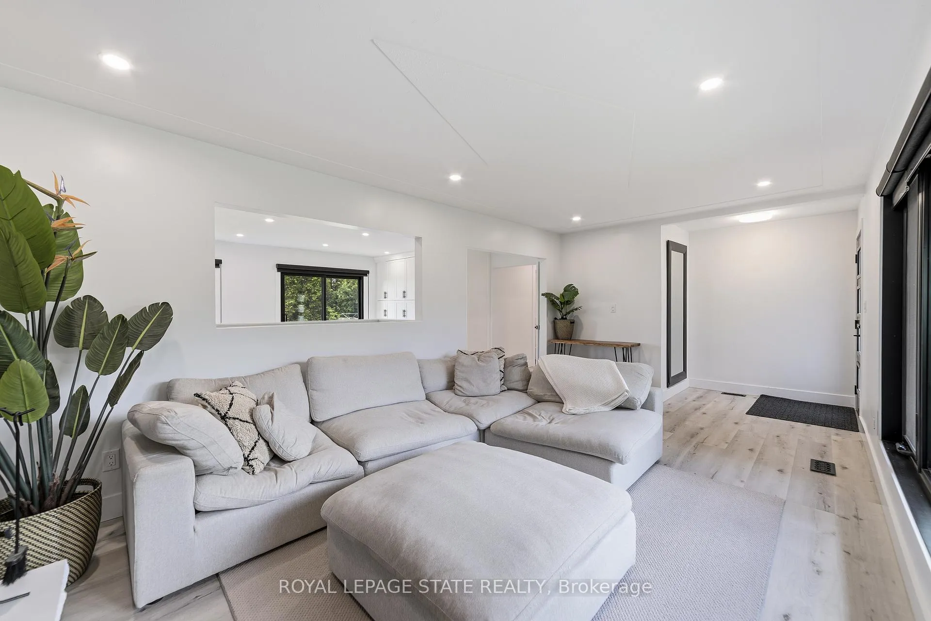 Photo 5 of 424 52 Highway S, Hamilton, Rural Ancaster — HOMEH