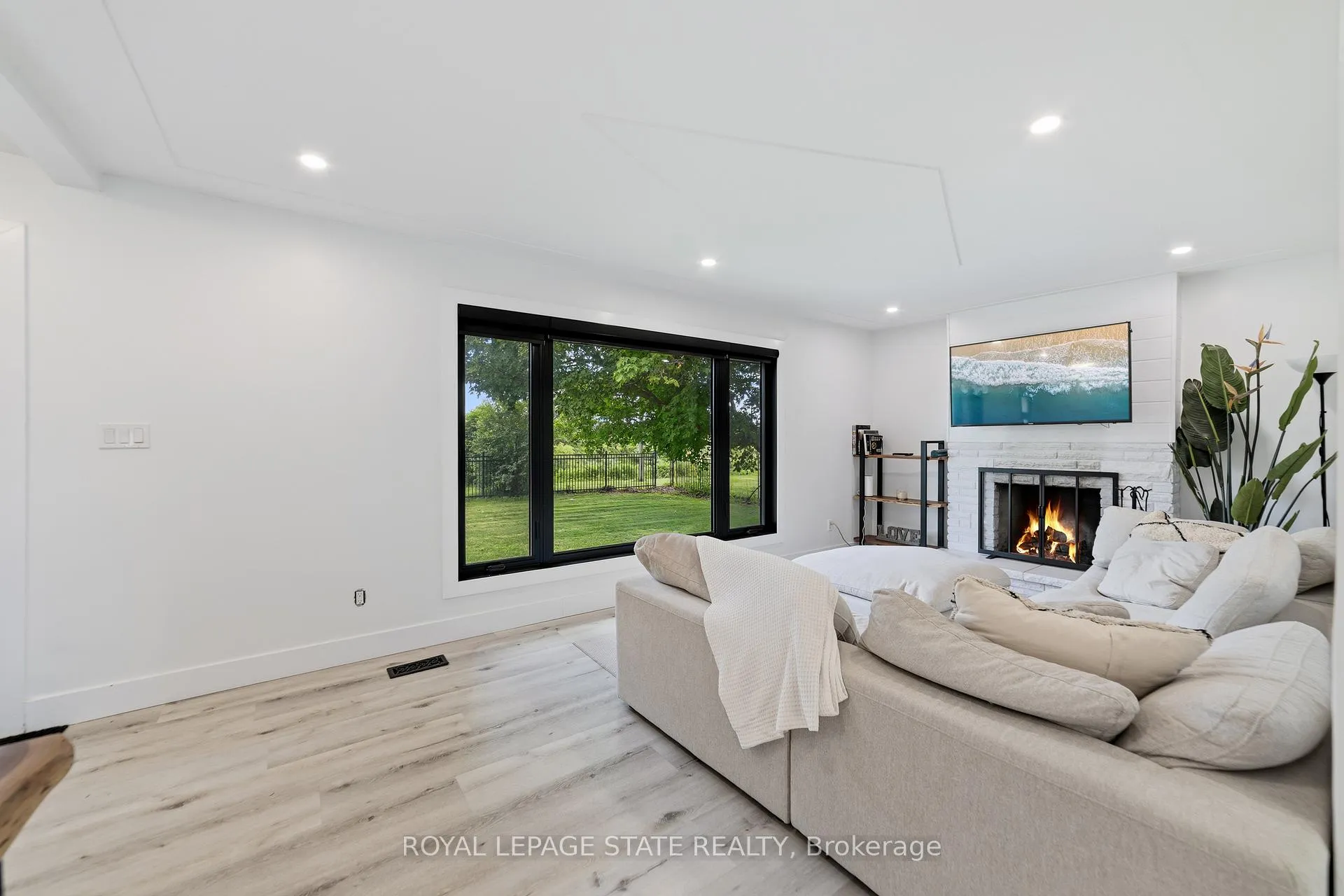 Photo 7 of 424 52 Highway S, Hamilton, Rural Ancaster — HOMEH
