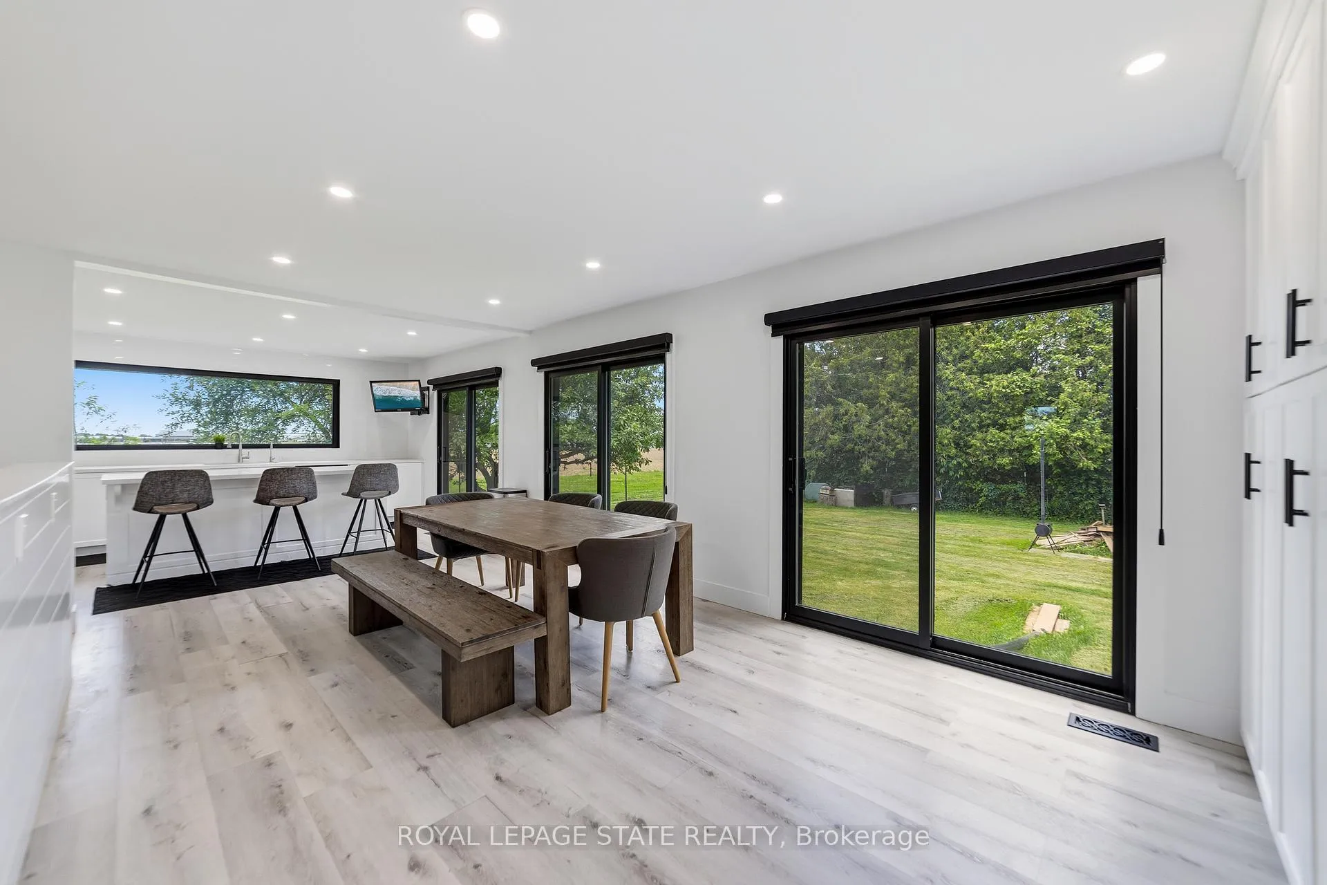 Photo 8 of 424 52 Highway S, Hamilton, Rural Ancaster — HOMEH