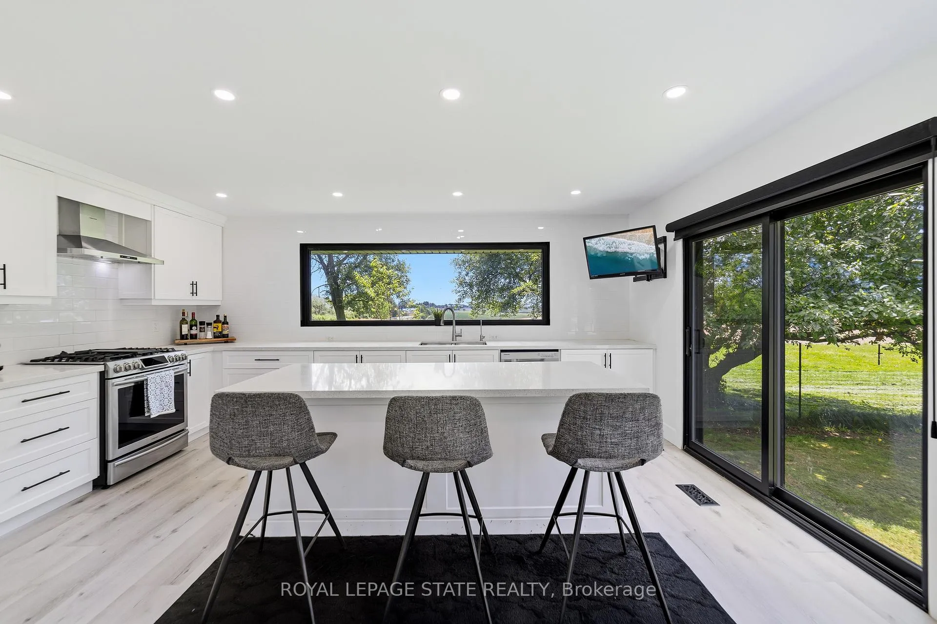 Photo 11 of 424 52 Highway S, Hamilton, Rural Ancaster — HOMEH