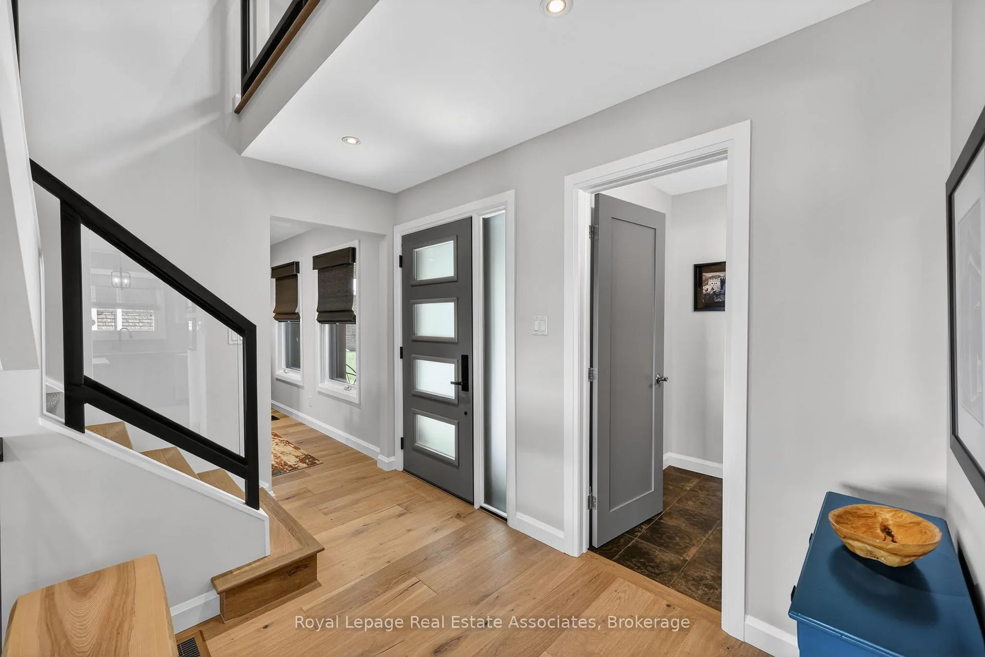 Photo 5 of 727 Broadview Avenue, Orillia — HOMEH