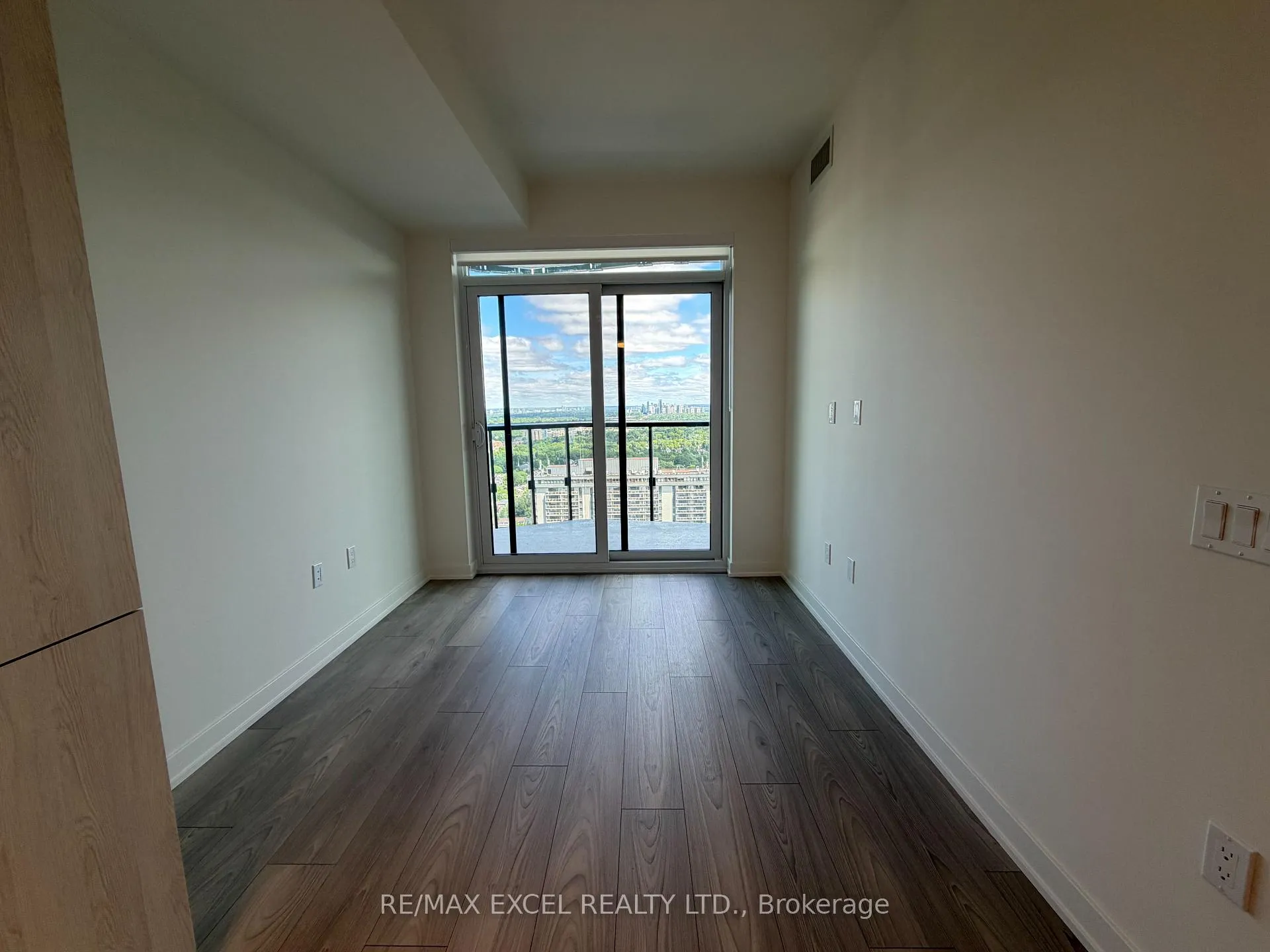 Photo 2 of Unit 3506, 110 Broadway Avenue, Toronto, Mount Pleasant West — HOMEH