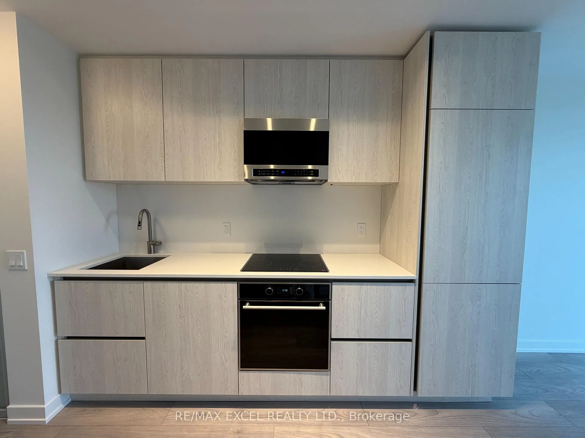 Photo 3 of Unit 3506, 110 Broadway Avenue, Toronto, Mount Pleasant West — HOMEH
