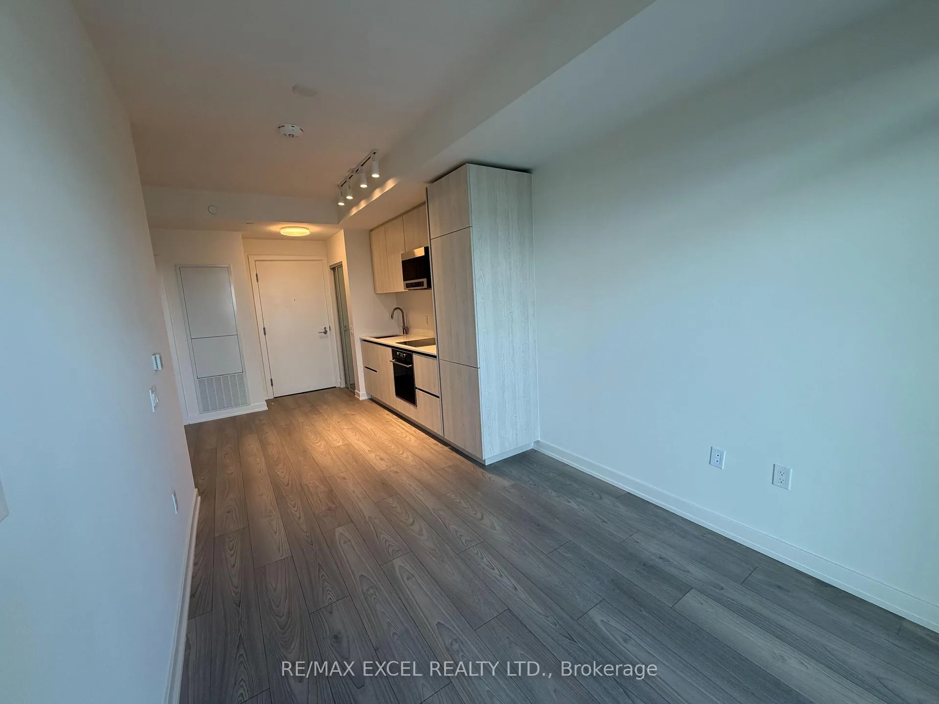 Photo 4 of Unit 3506, 110 Broadway Avenue, Toronto, Mount Pleasant West — HOMEH