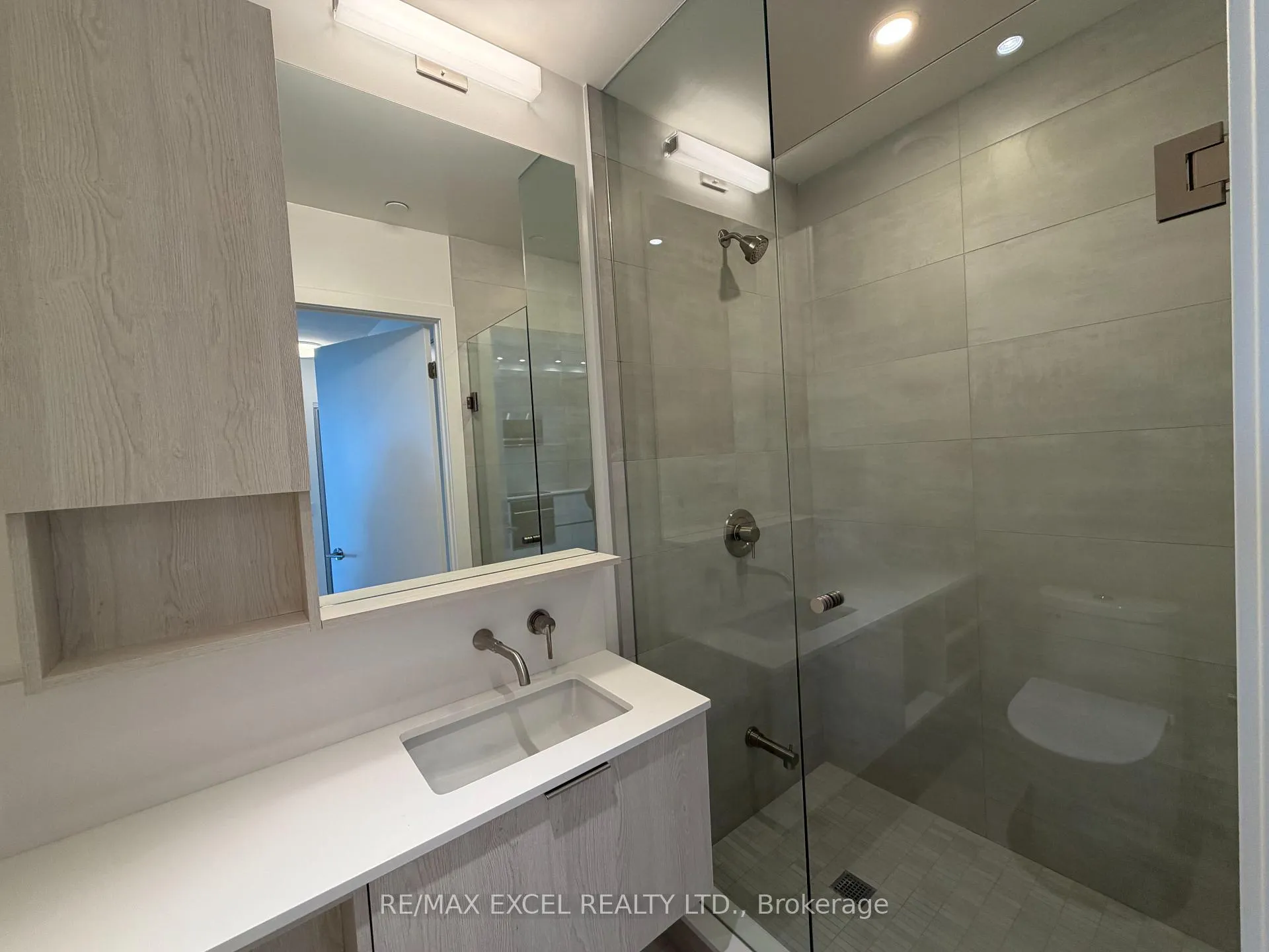 Photo 6 of Unit 3506, 110 Broadway Avenue, Toronto, Mount Pleasant West — HOMEH