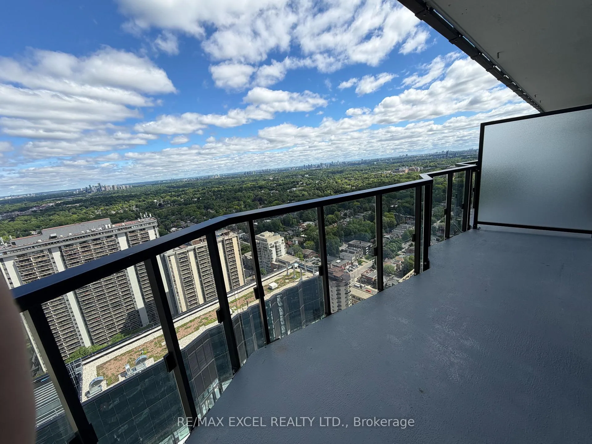 Photo 7 of Unit 3506, 110 Broadway Avenue, Toronto, Mount Pleasant West — HOMEH
