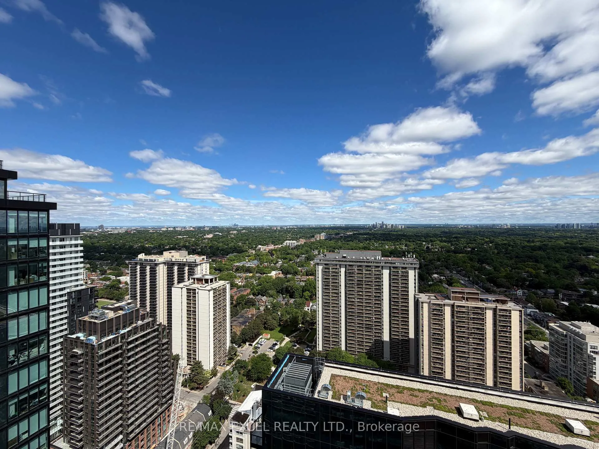 Photo 9 of Unit 3506, 110 Broadway Avenue, Toronto, Mount Pleasant West — HOMEH
