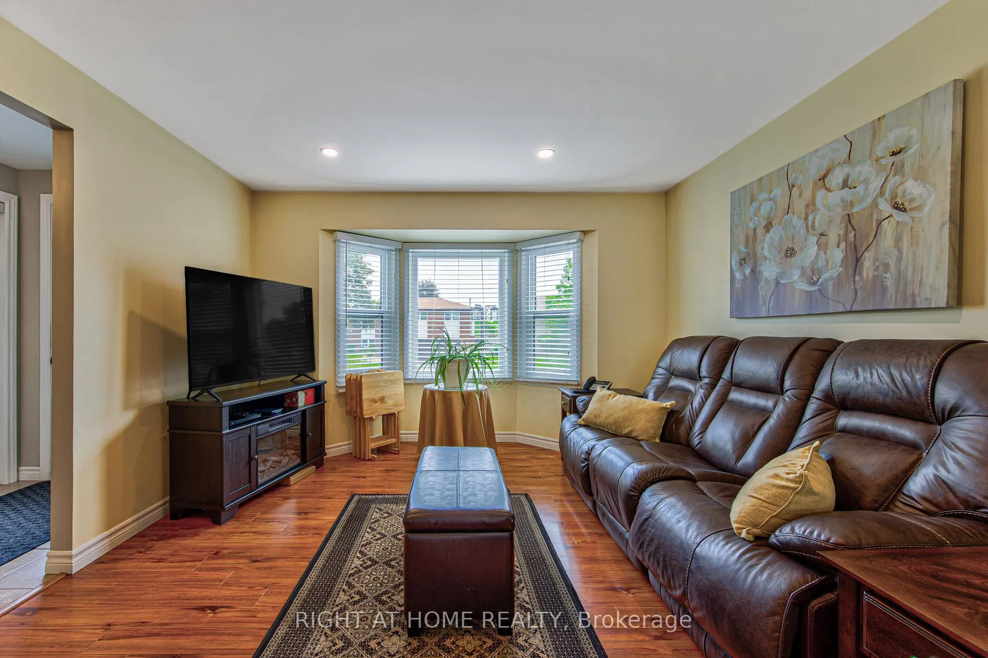 Photo 10 of 399 Grand River Boulevard, Kitchener, Grand River South — HOMEH