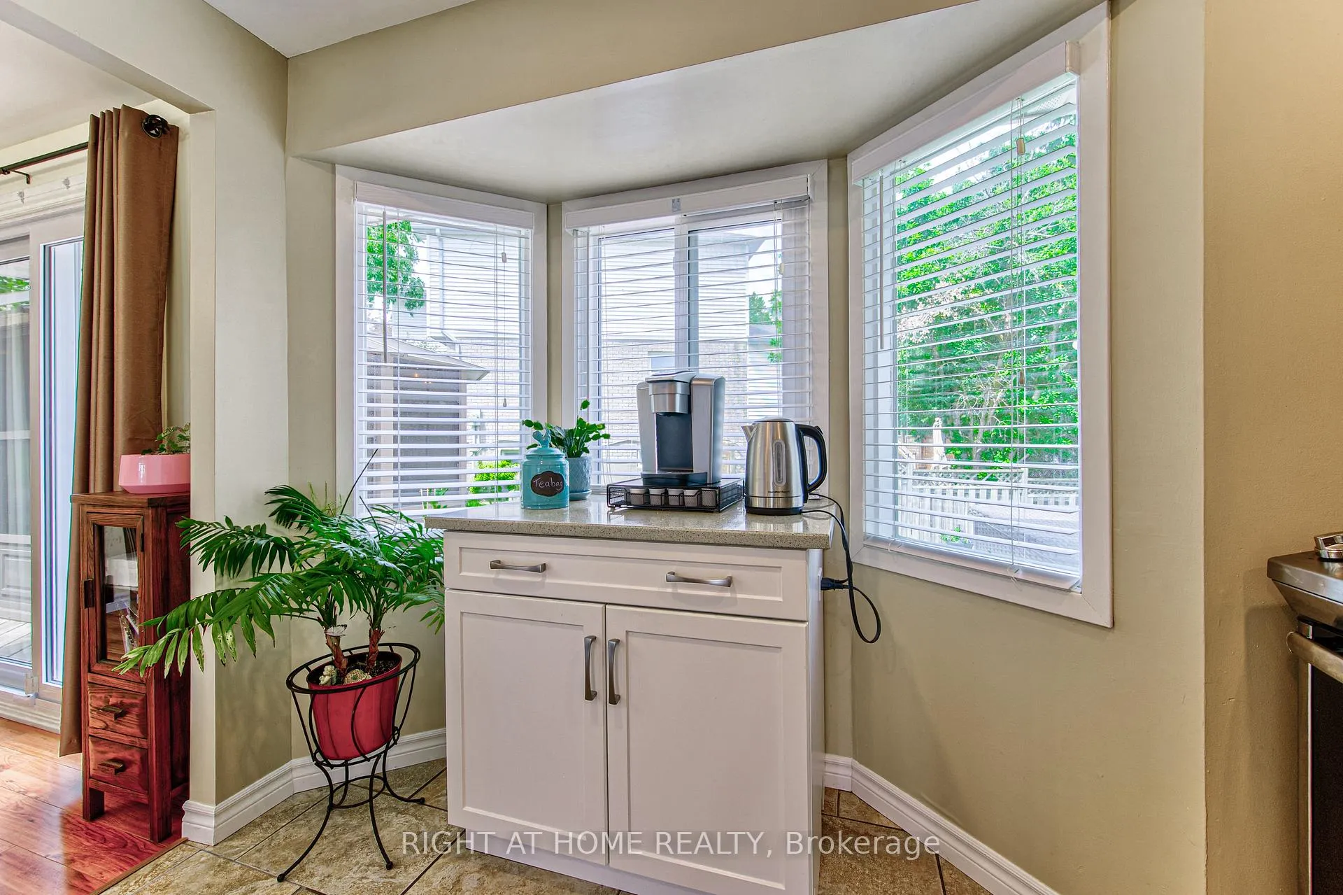 Photo 14 of 399 Grand River Boulevard, Kitchener, Grand River South — HOMEH