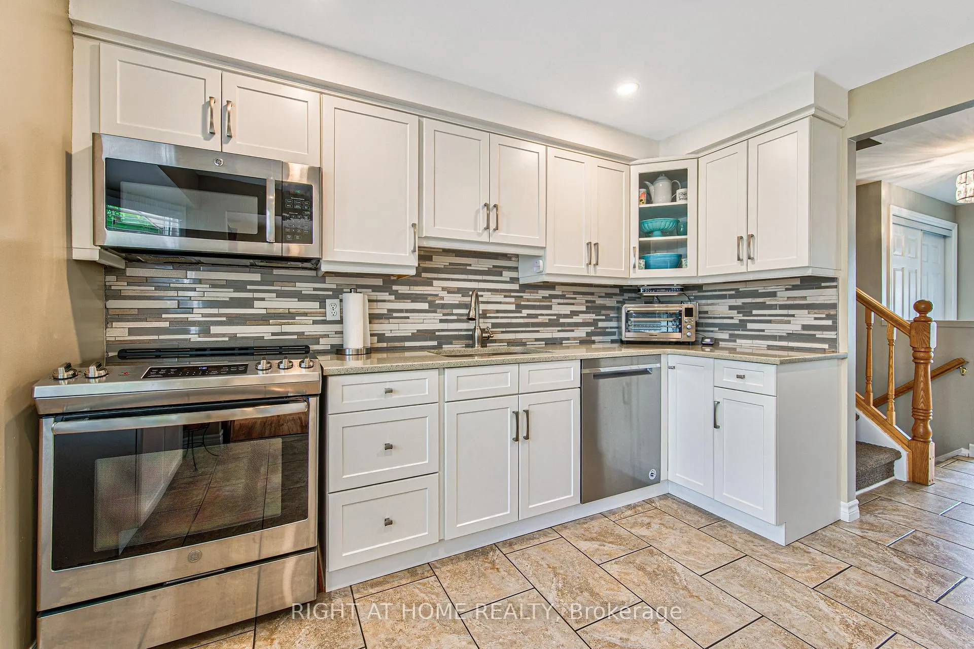 Photo 15 of 399 Grand River Boulevard, Kitchener, Grand River South — HOMEH