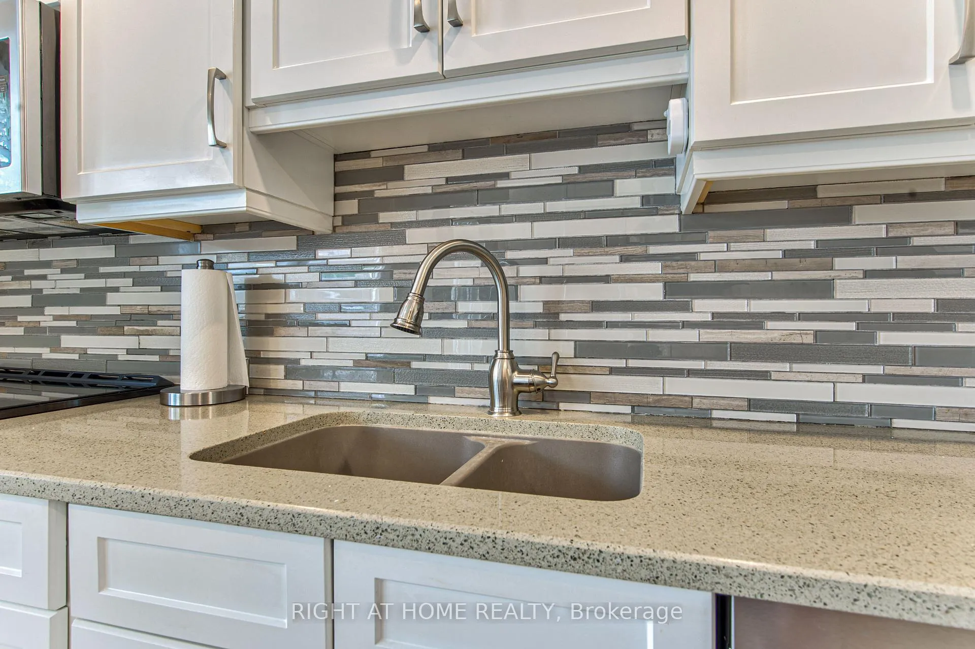 Photo 17 of 399 Grand River Boulevard, Kitchener, Grand River South — HOMEH