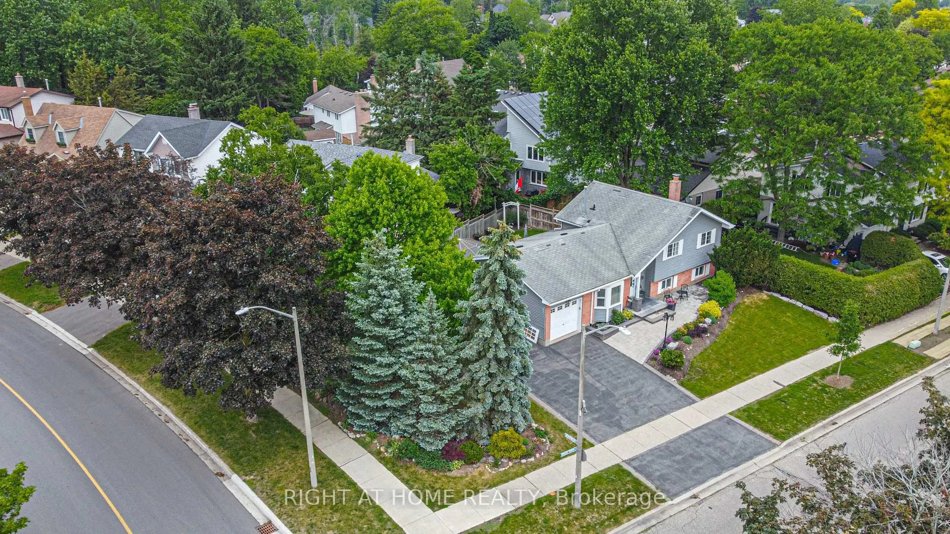 Photo 40 of 399 Grand River Boulevard, Kitchener, Grand River South — HOMEH