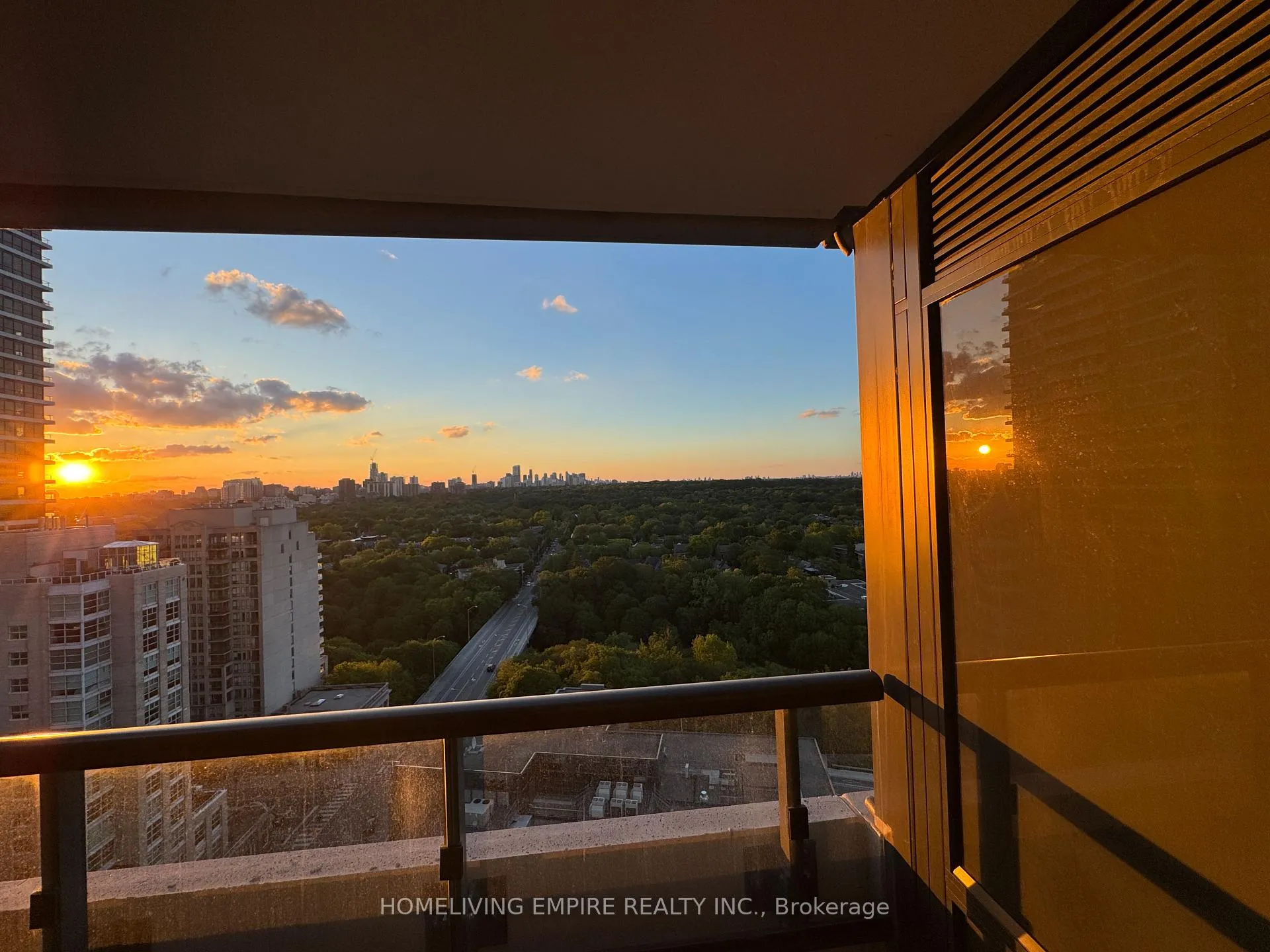 Photo 15 of Unit 2004, 609 Sherbourne Street, Toronto, North St. James Town — HOMEH