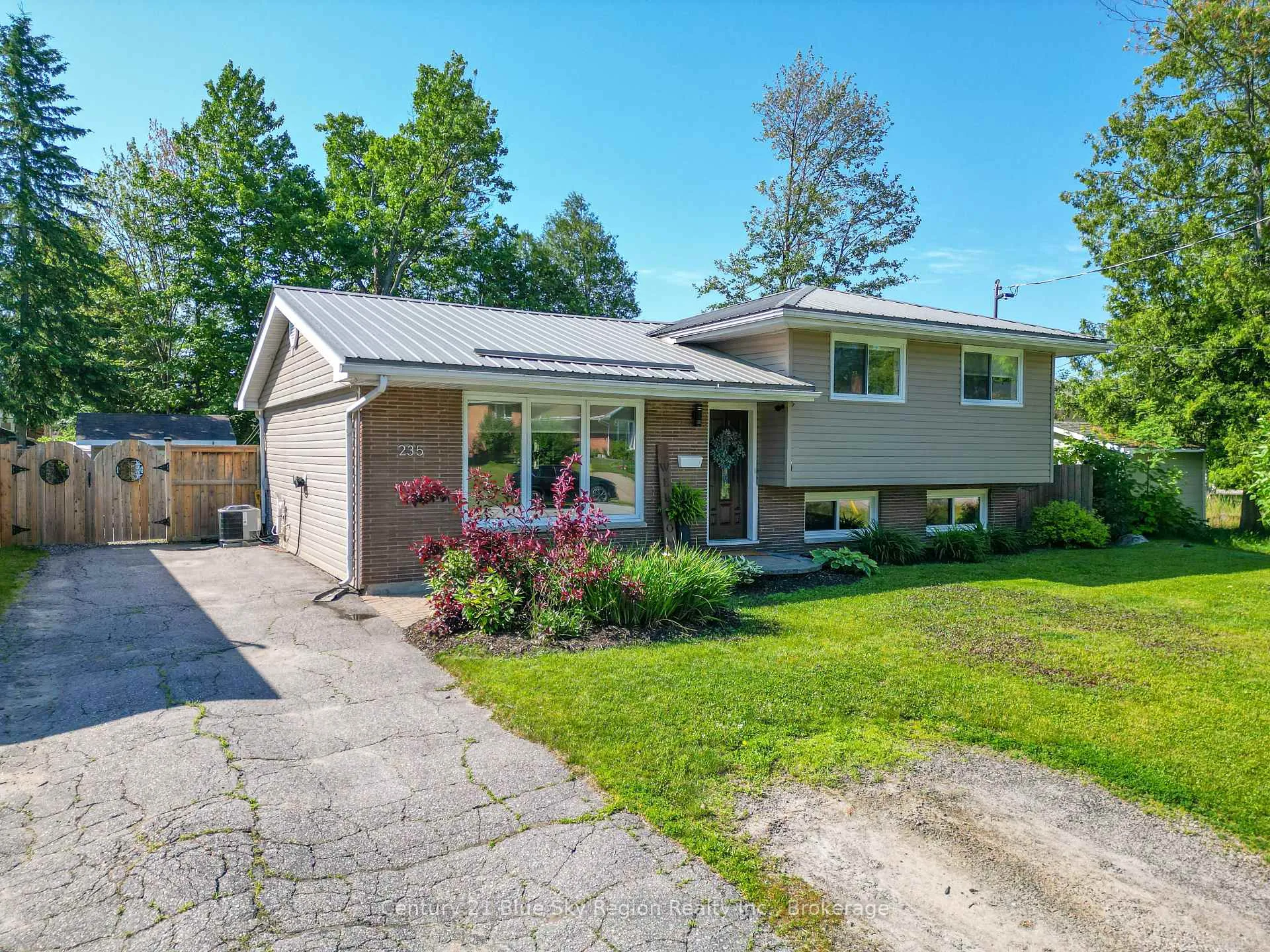 Photo 1 of 235 Orange Crescent, North Bay, Birchaven — HOMEH