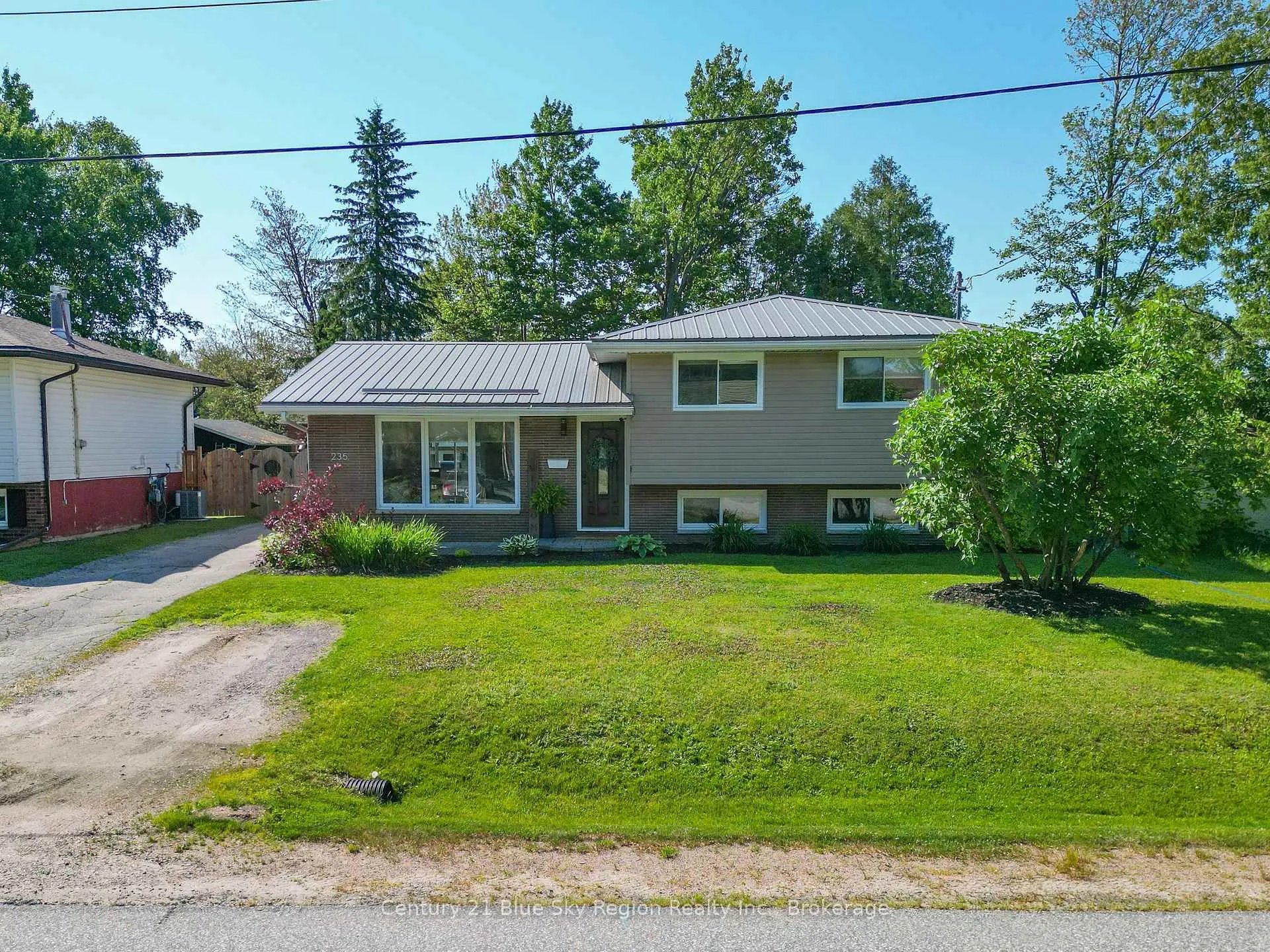 Photo 2 of 235 Orange Crescent, North Bay, Birchaven — HOMEH