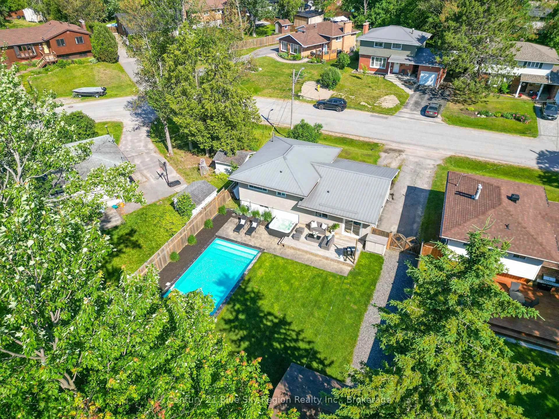 Photo 3 of 235 Orange Crescent, North Bay, Birchaven — HOMEH