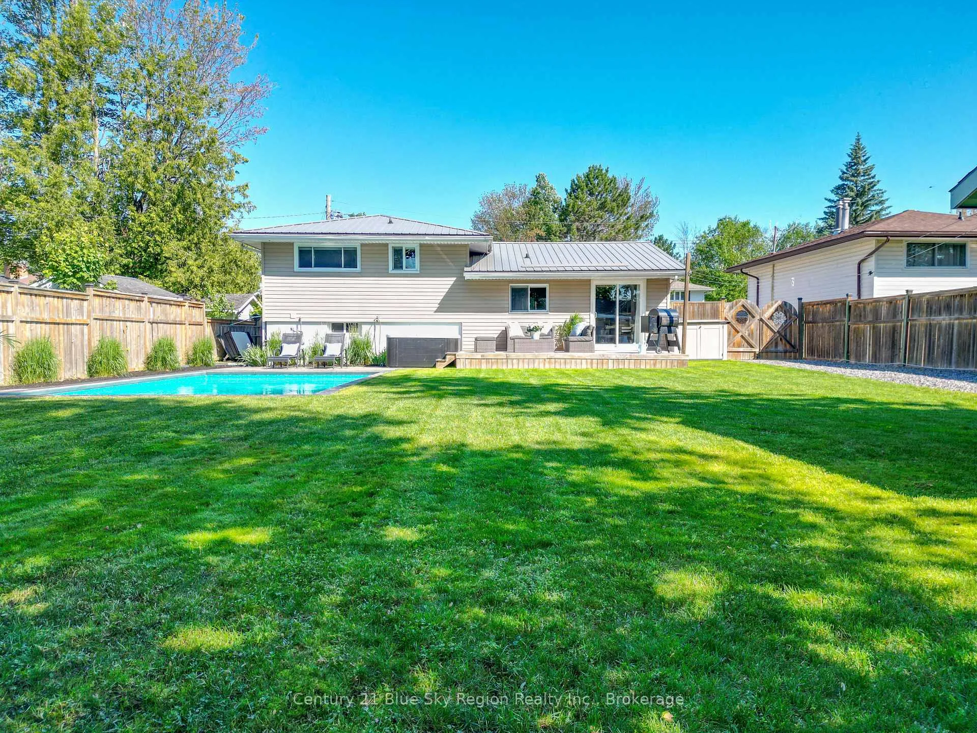 Photo 4 of 235 Orange Crescent, North Bay, Birchaven — HOMEH