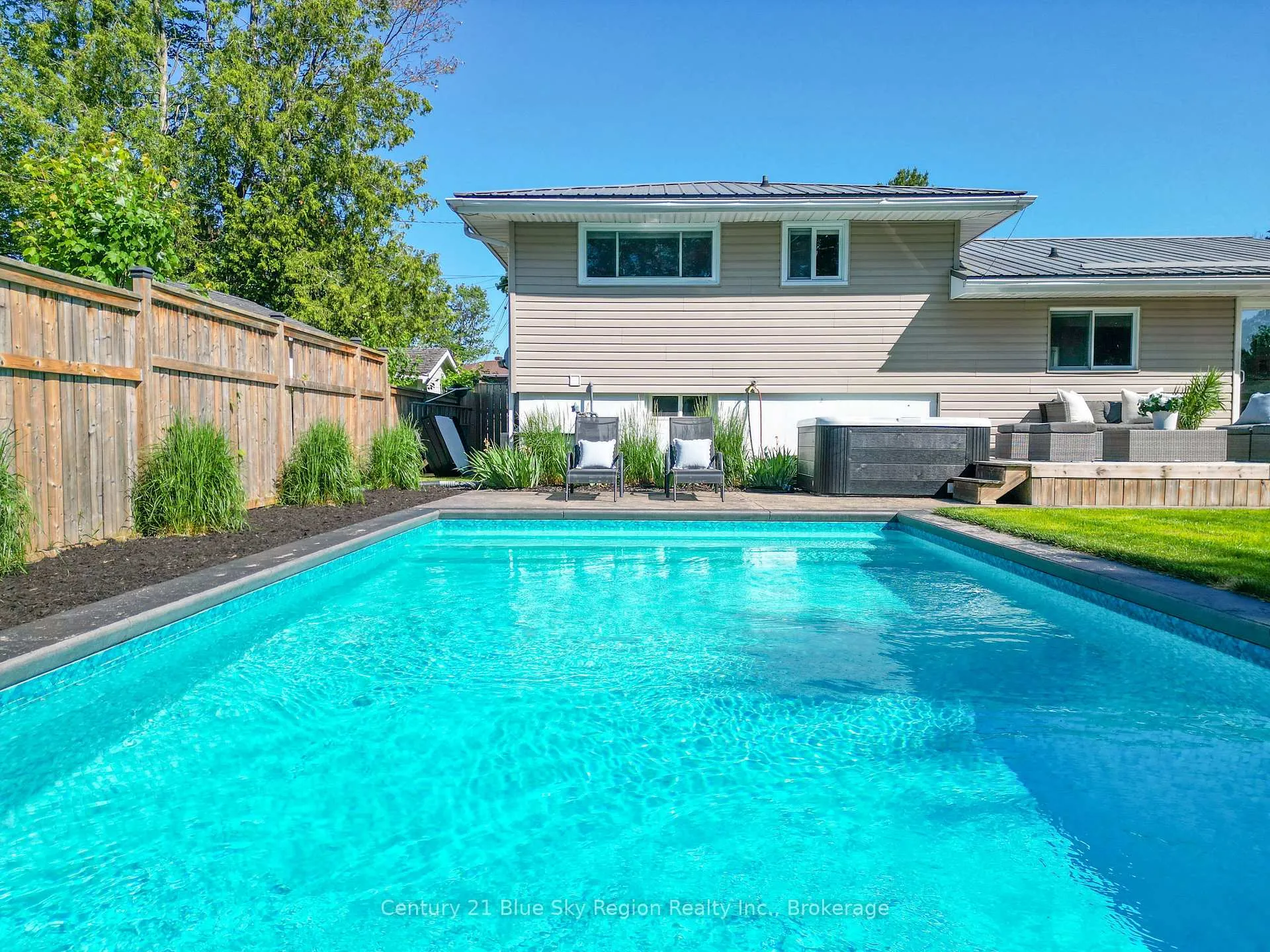 Photo 5 of 235 Orange Crescent, North Bay, Birchaven — HOMEH